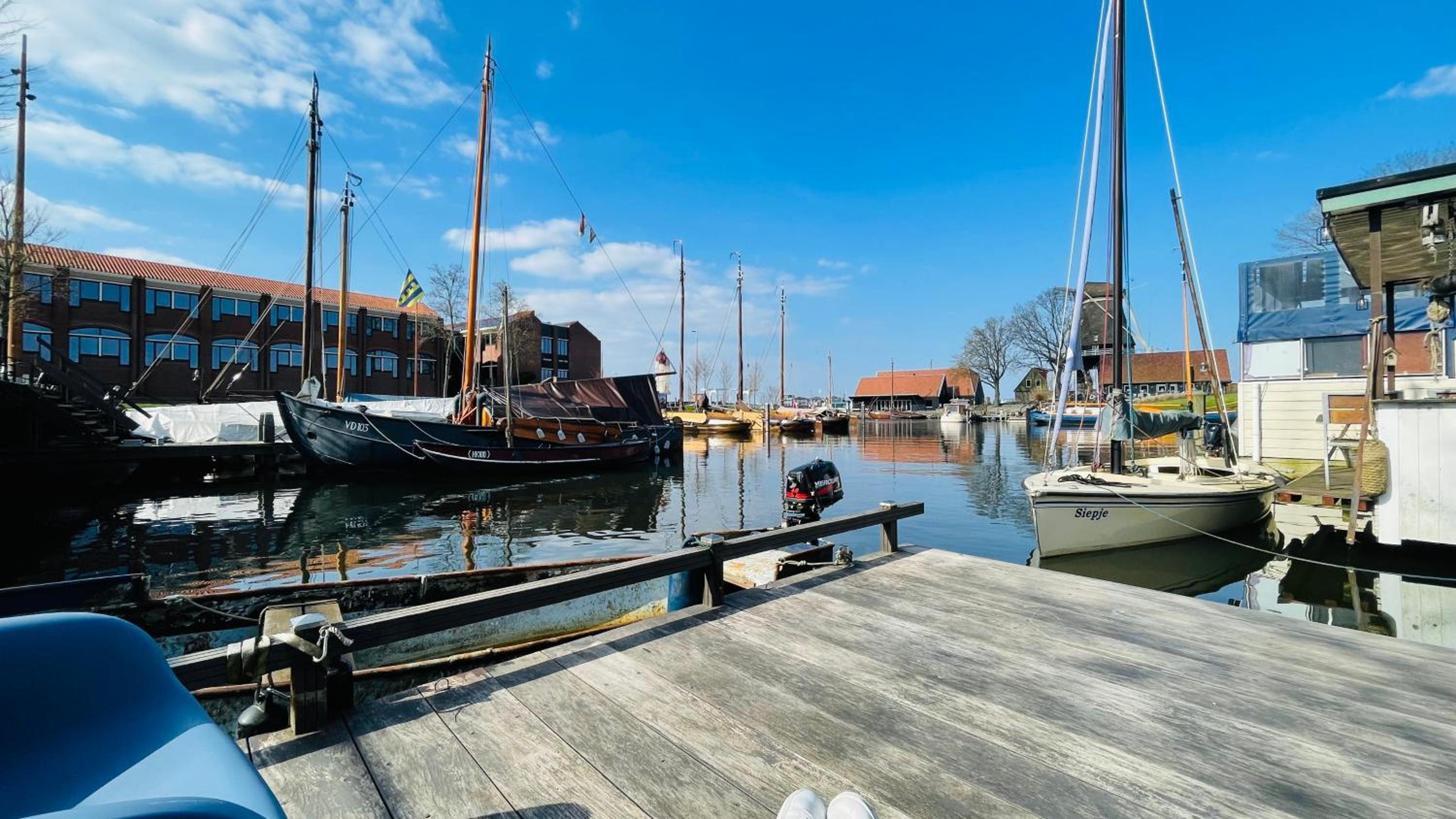 Woonboot 4 Harderwijk view 3