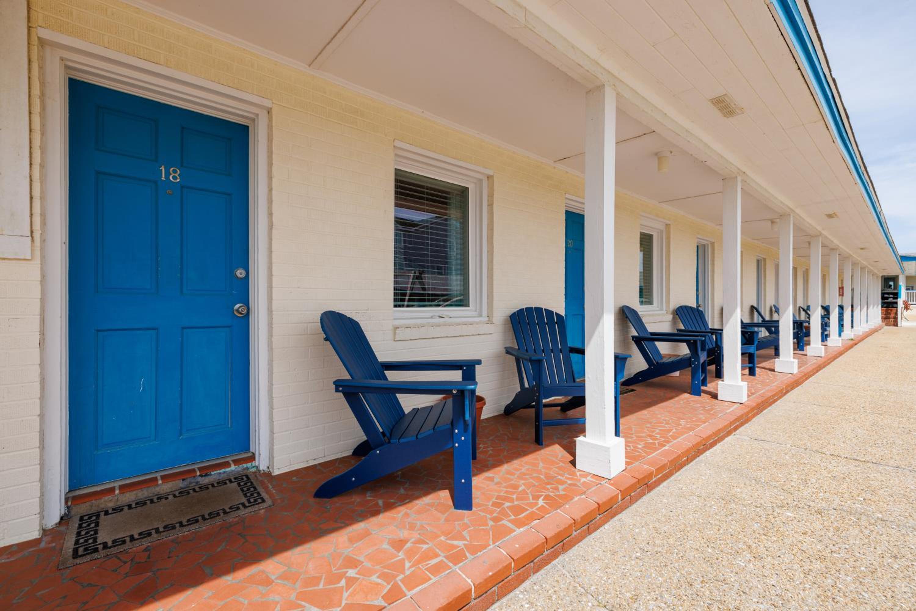 Dolphin Oceanfront Motel - Nags Head