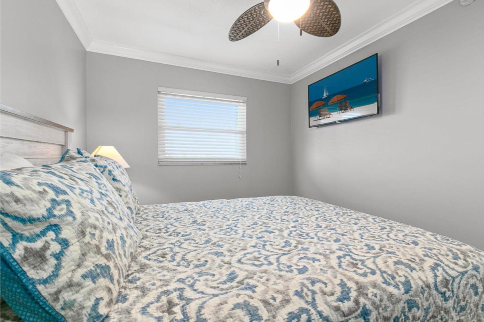 Gorgeous 3 Bedroom Condo In The Perfect Locationseaoats302 view 5