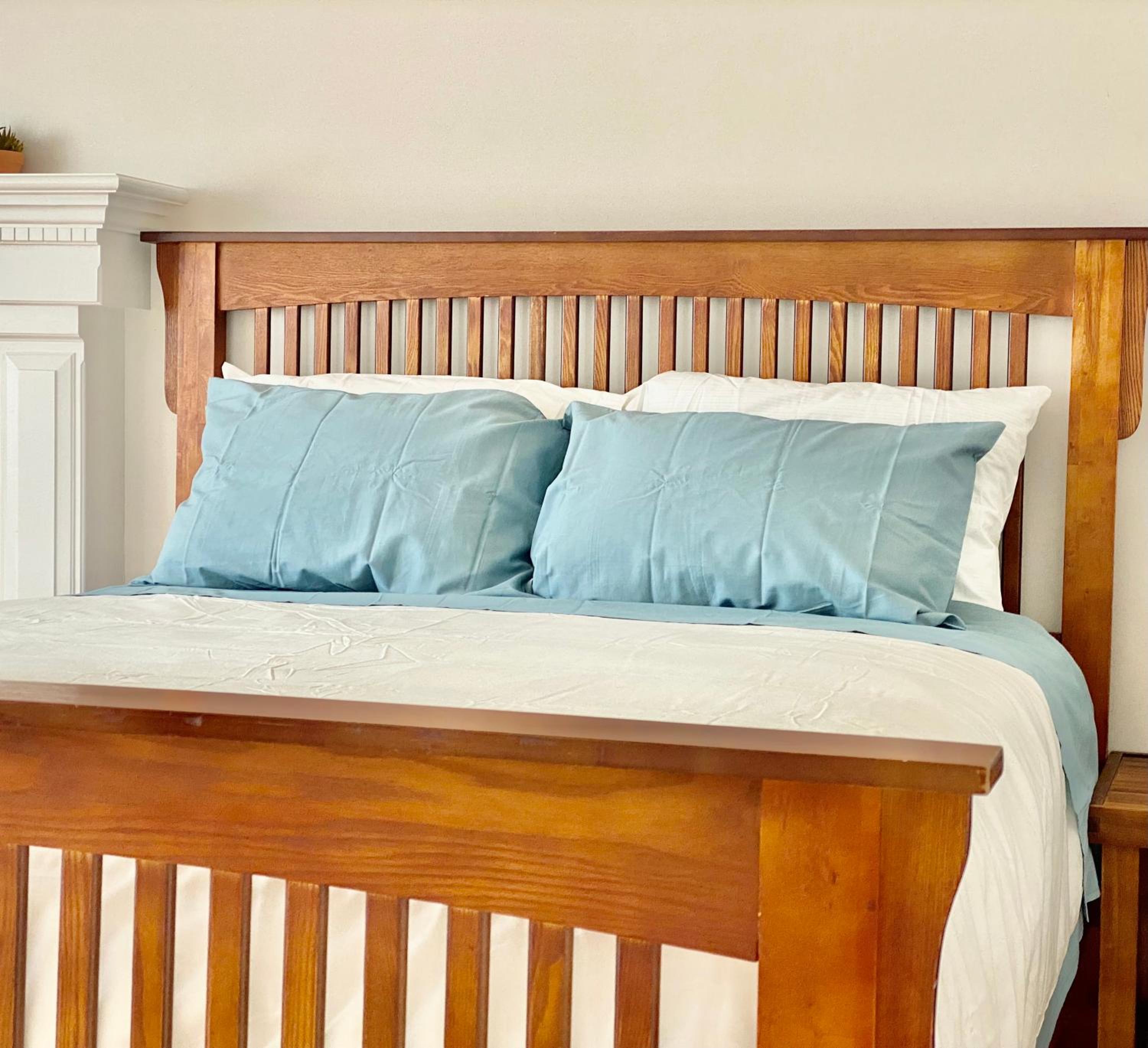 Burnaby Metrotown Cozy 3 Bedroom Suite Walk to Skytrain and Malls
