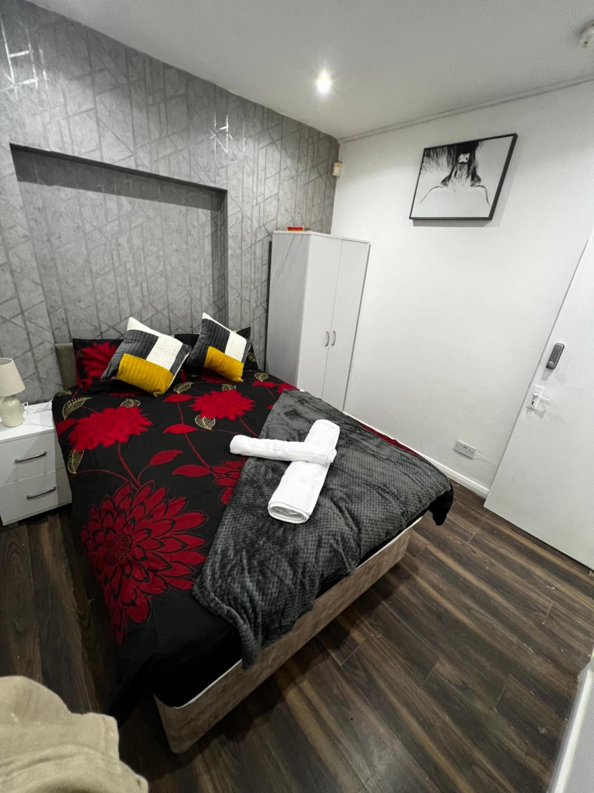 Good priced Accommodation in Sherperds bush