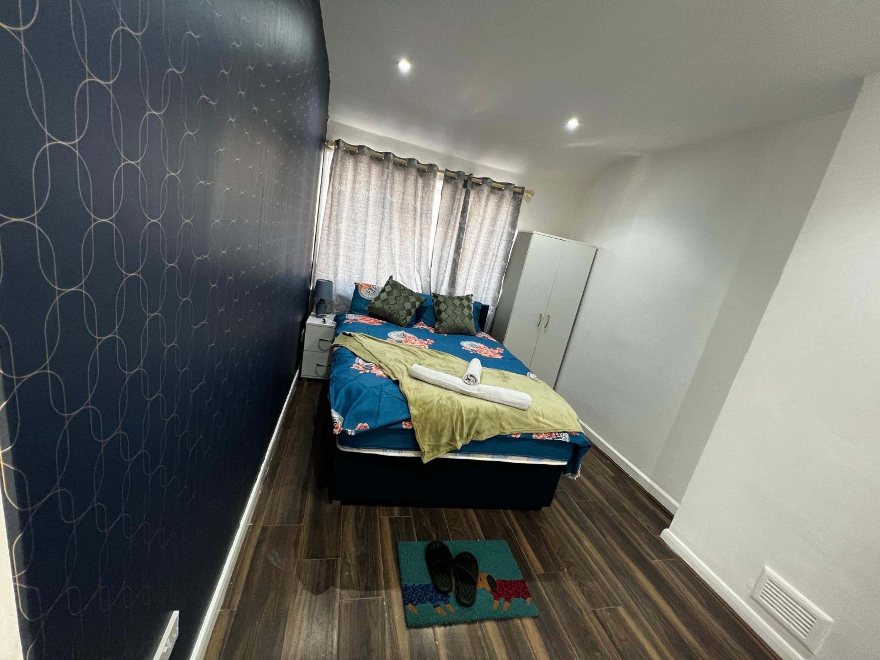 Good priced Accommodation in Sherperds bush