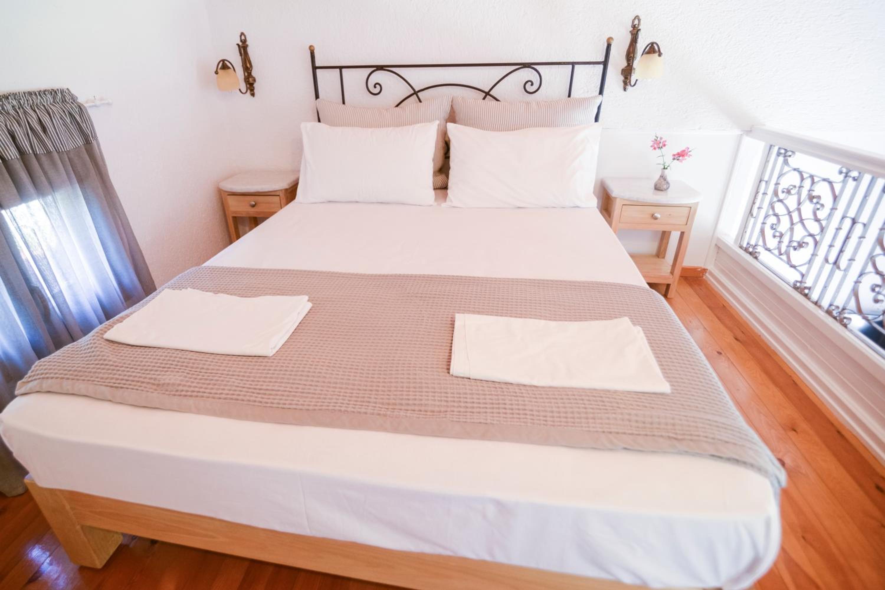 Irida Skopelos