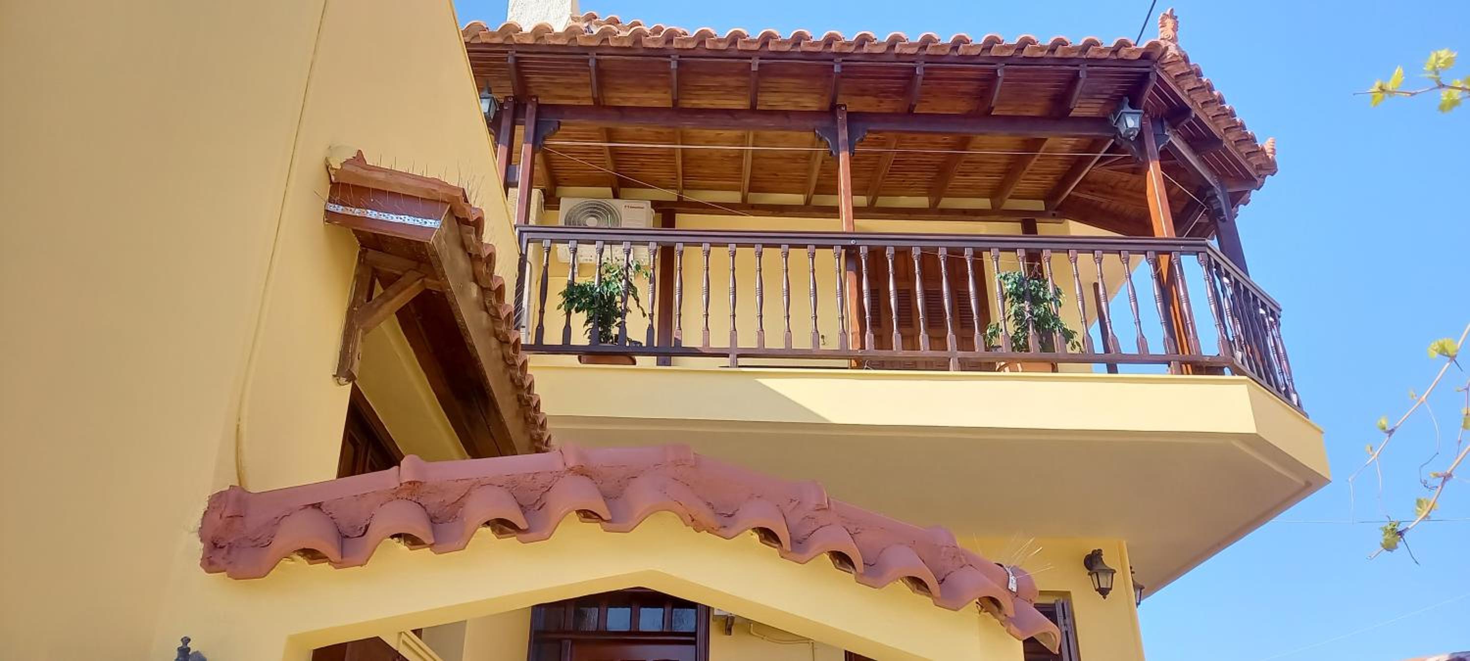 Giannis Traditional House