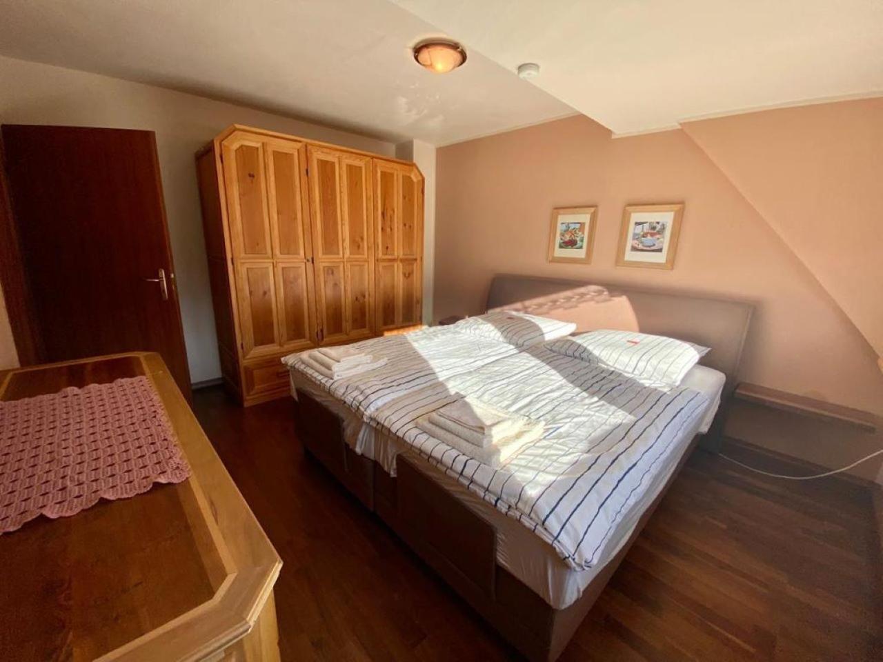 Cozy villa with garden, balcony and parking area in Düsseldorf
