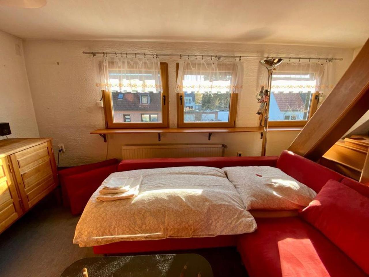 Cozy villa with garden, balcony and parking area in Düsseldorf