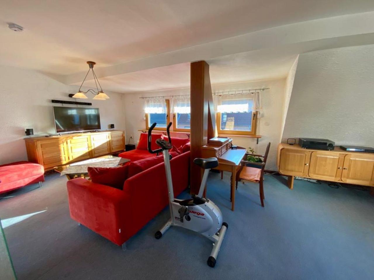 Cozy villa with garden, balcony and parking area in Düsseldorf