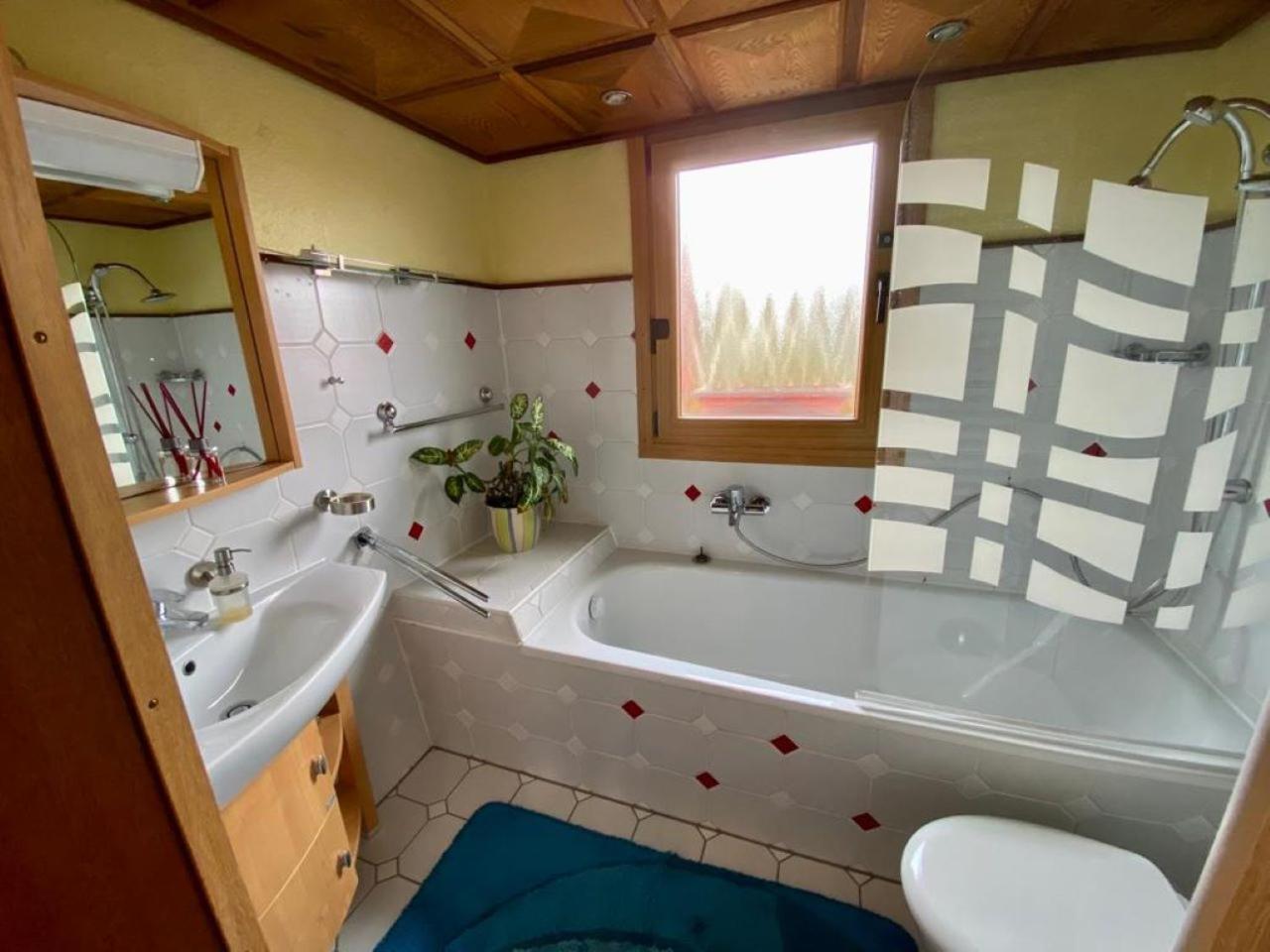 Cozy villa with garden, balcony and parking area in Düsseldorf