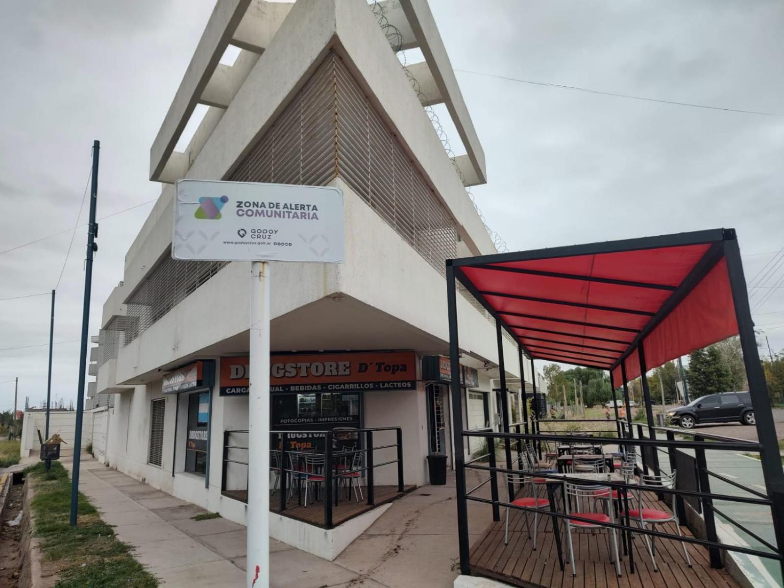 Departamento frente a centro comercial Palmares e Hiper mercado