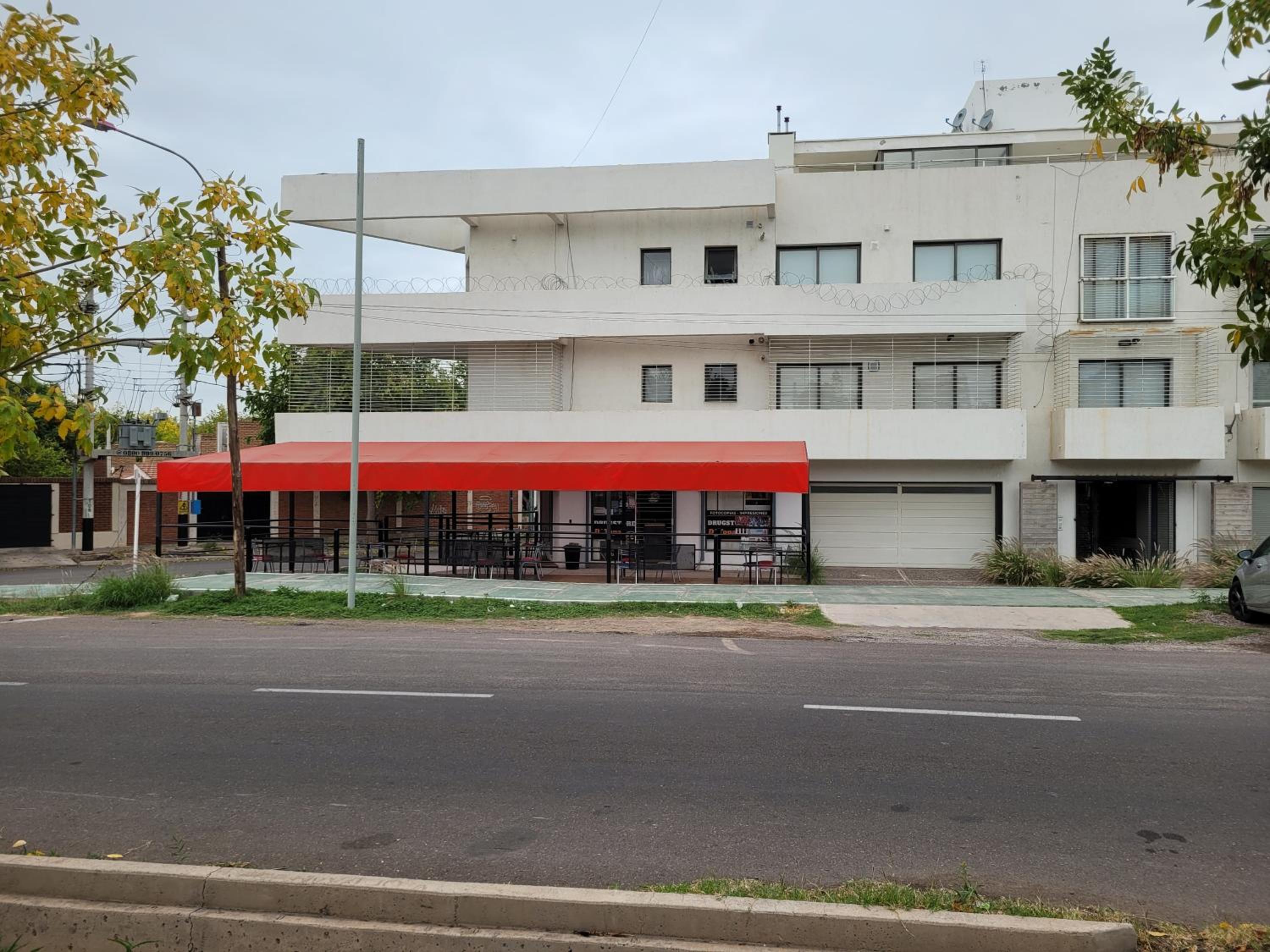 Departamento frente a centro comercial Palmares e Hiper mercado