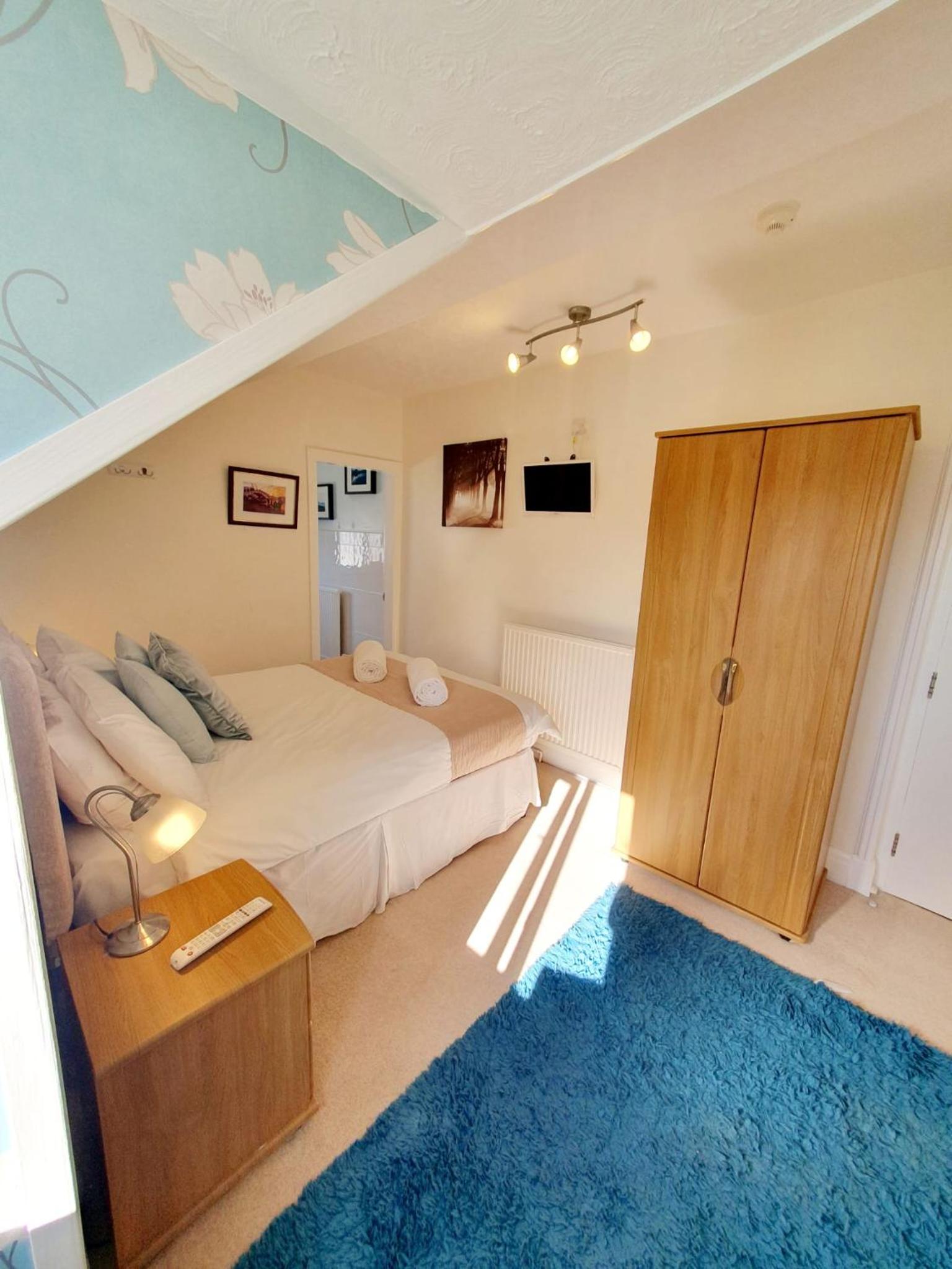 Cleave Court Guest House
