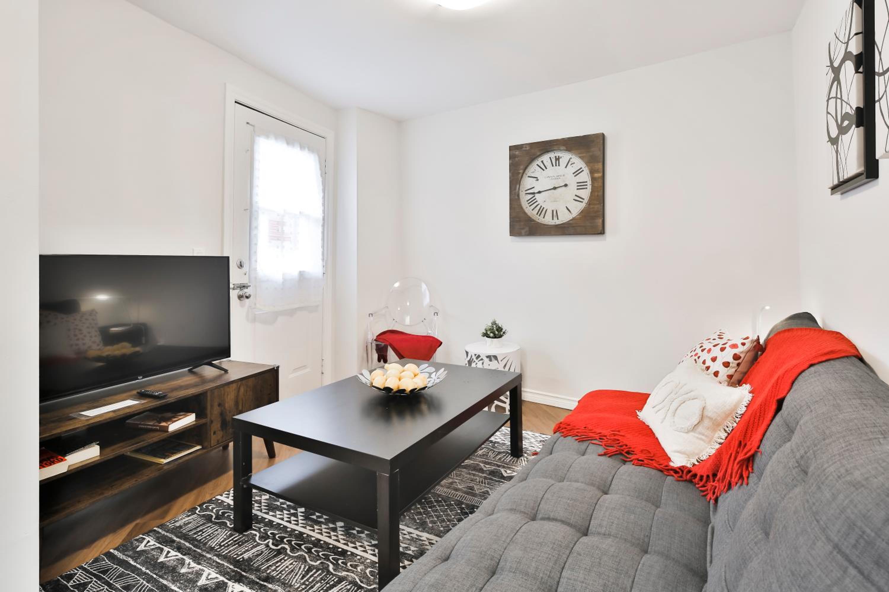 250 METERS to METRO BERRI UQAM - Spacious fully equipped APARTMENTS - 1 FREE PARKING per unit - in-unit Washer & Dryer - fully stocked KITCHEN - WORKSPACE 