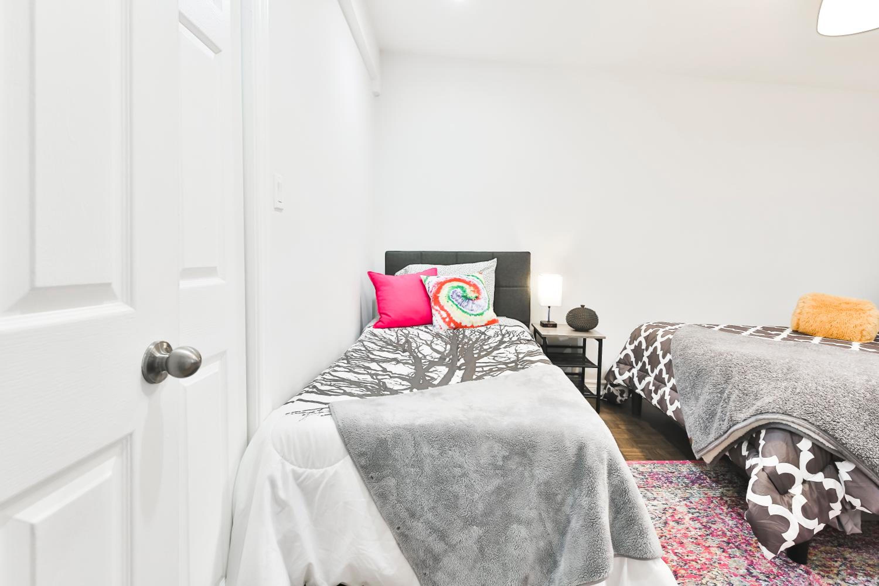 250 METERS to METRO BERRI UQAM - Spacious fully equipped APARTMENTS - 1 FREE PARKING per unit - in-unit Washer & Dryer - fully stocked KITCHEN - WORKSPACE 