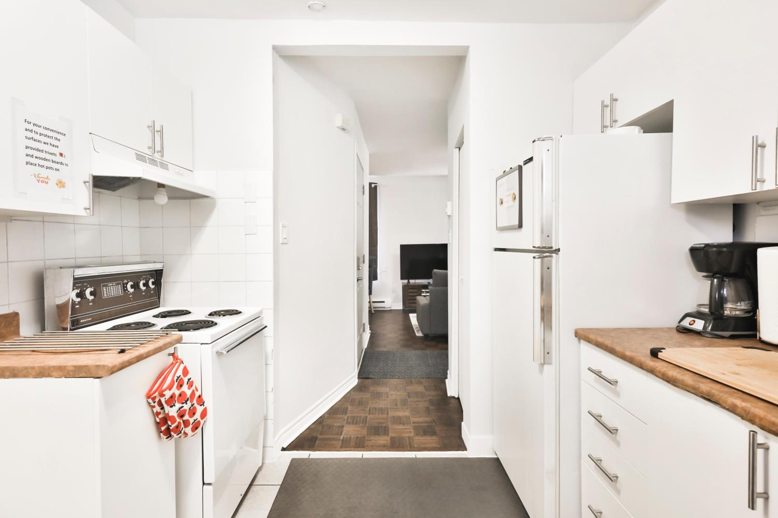 250 METERS to METRO BERRI UQAM - Spacious fully equipped APARTMENTS - 1 FREE PARKING per unit - in-unit Washer & Dryer - fully stocked KITCHEN - WORKSPACE 