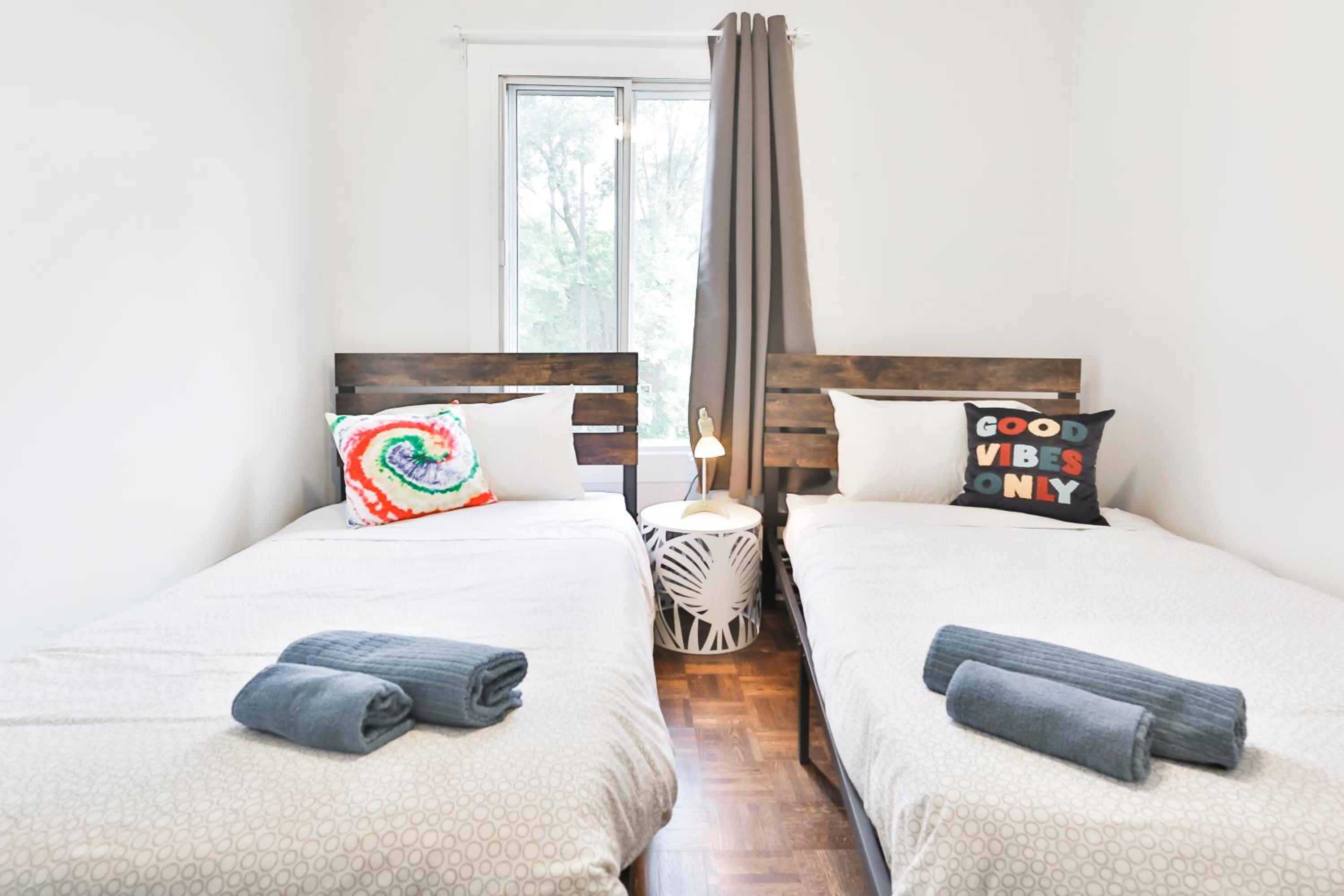250 METERS to METRO BERRI UQAM - Spacious fully equipped APARTMENTS - 1 FREE PARKING per unit - in-unit Washer & Dryer - fully stocked KITCHEN - WORKSPACE 