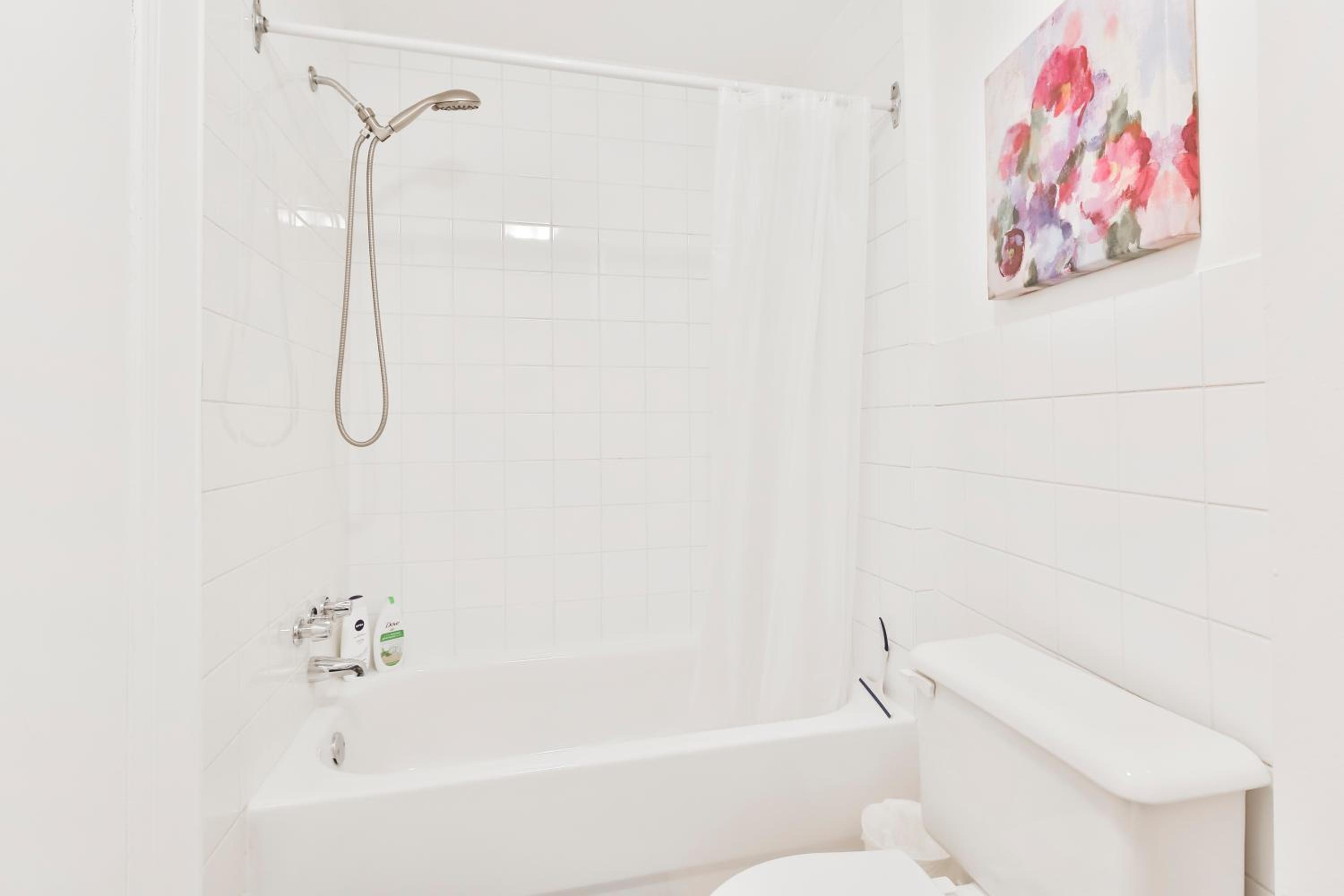 250 METERS to METRO BERRI UQAM - Spacious fully equipped APARTMENTS - 1 FREE PARKING per unit - in-unit Washer & Dryer - fully stocked KITCHEN - WORKSPACE 