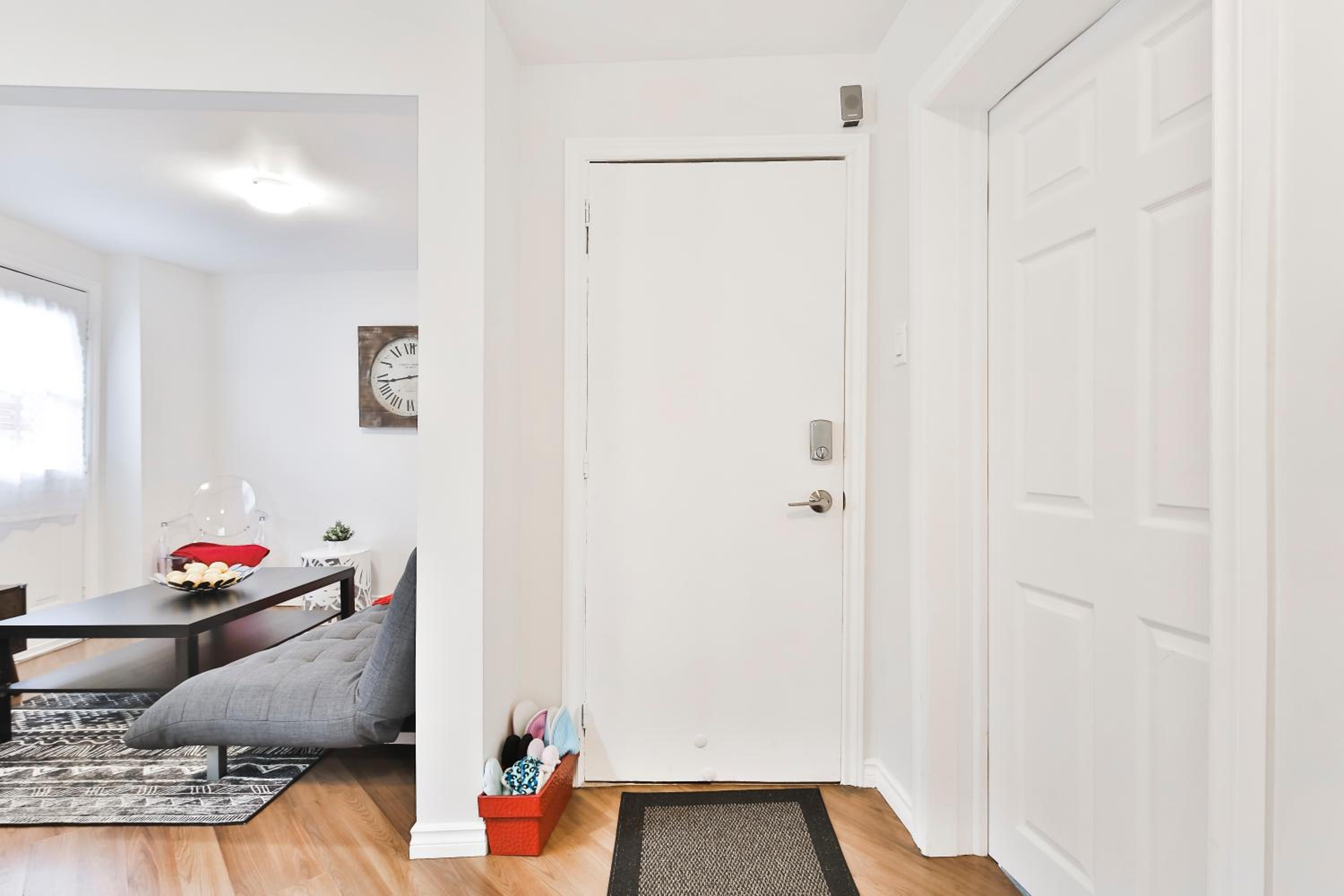 250 METERS to METRO BERRI UQAM - Spacious fully equipped APARTMENTS - 1 FREE PARKING per unit - in-unit Washer & Dryer - fully stocked KITCHEN - WORKSPACE 