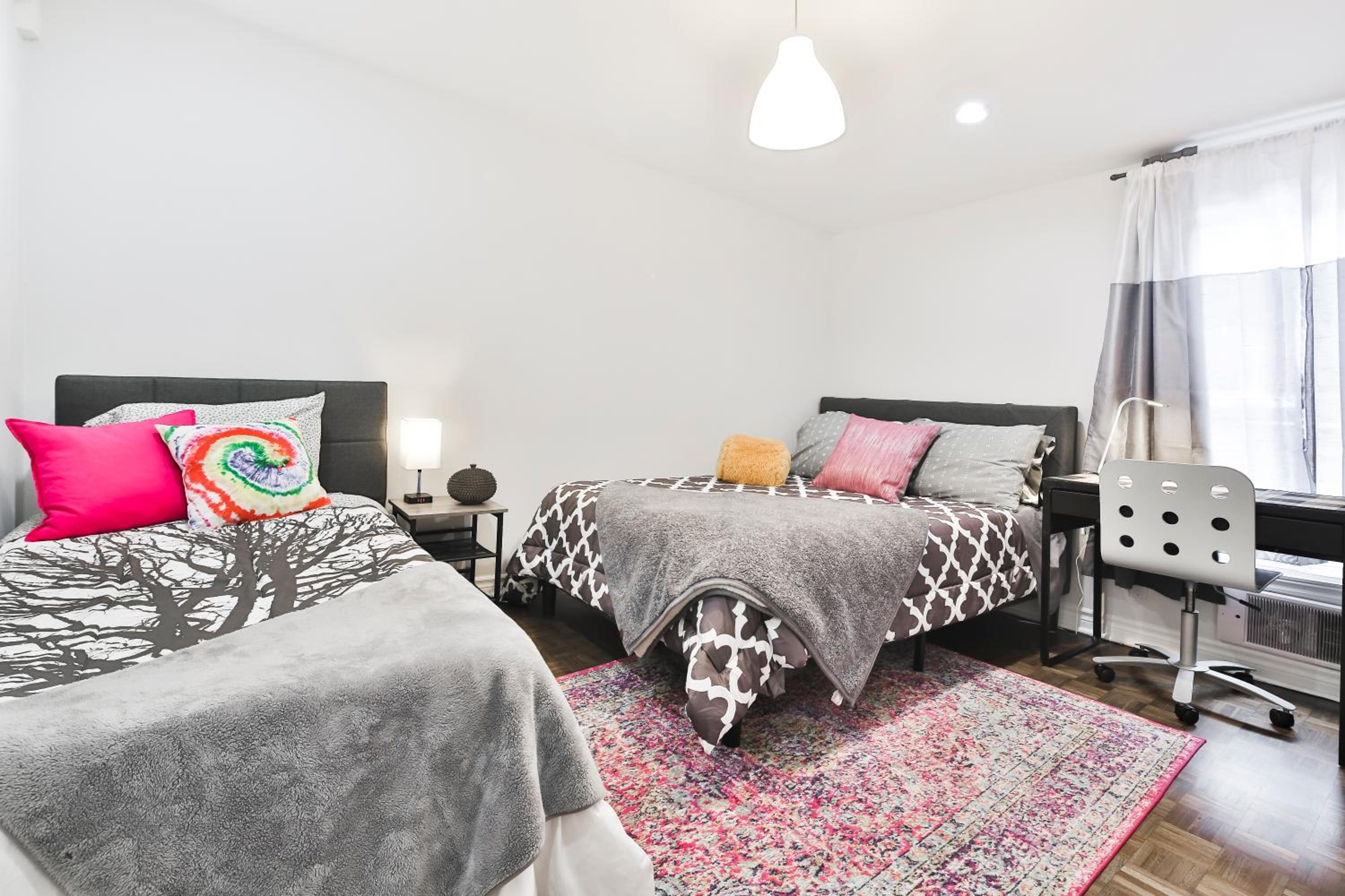 250 METERS to METRO BERRI UQAM - Spacious fully equipped APARTMENTS - 1 FREE PARKING per unit - in-unit Washer & Dryer - fully stocked KITCHEN - WORKSPACE 
