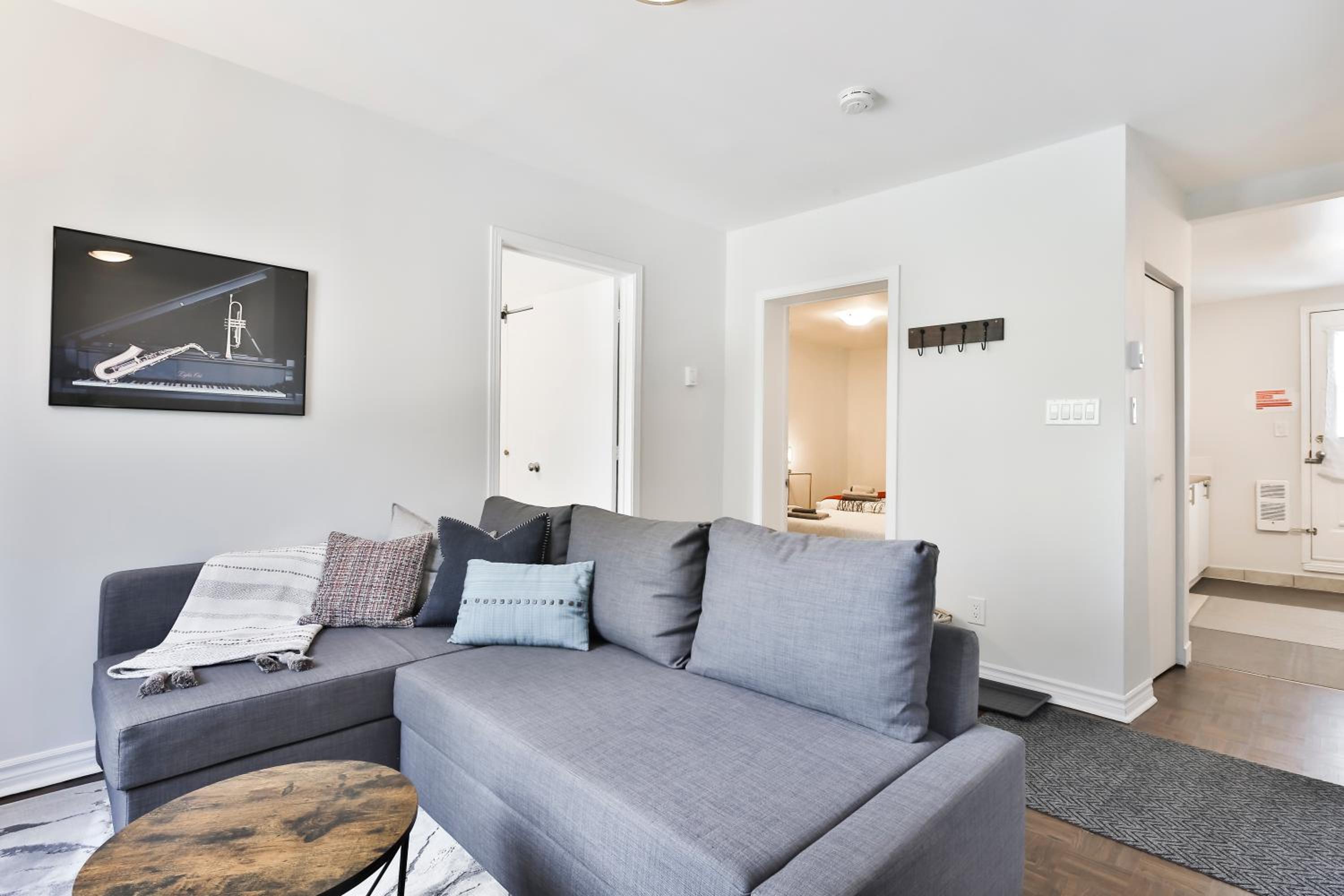 250 METERS to METRO BERRI UQAM - Spacious fully equipped APARTMENTS - 1 FREE PARKING per unit - in-unit Washer & Dryer - fully stocked KITCHEN - WORKSPACE 