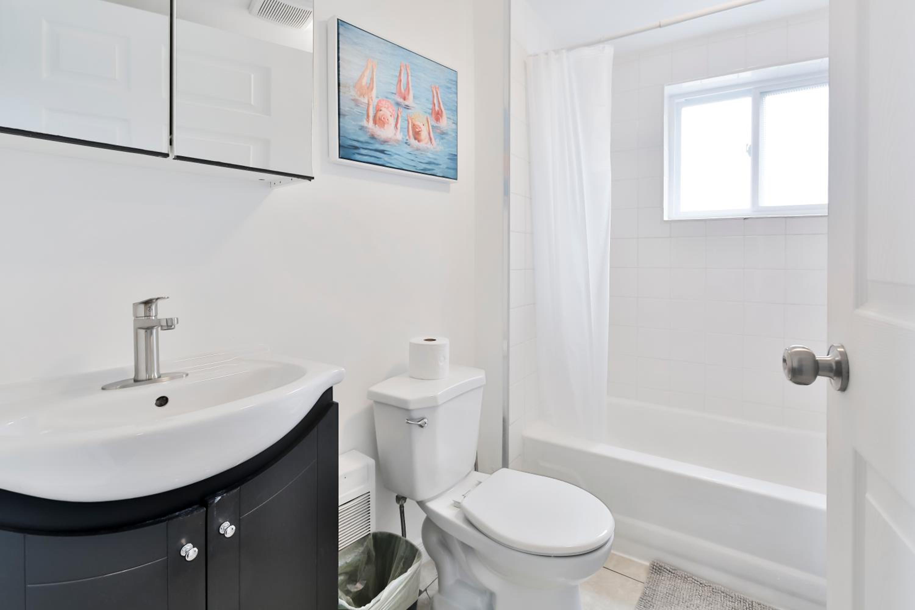 250 METERS to METRO BERRI UQAM - Spacious fully equipped APARTMENTS - 1 FREE PARKING per unit - in-unit Washer & Dryer - fully stocked KITCHEN - WORKSPACE 