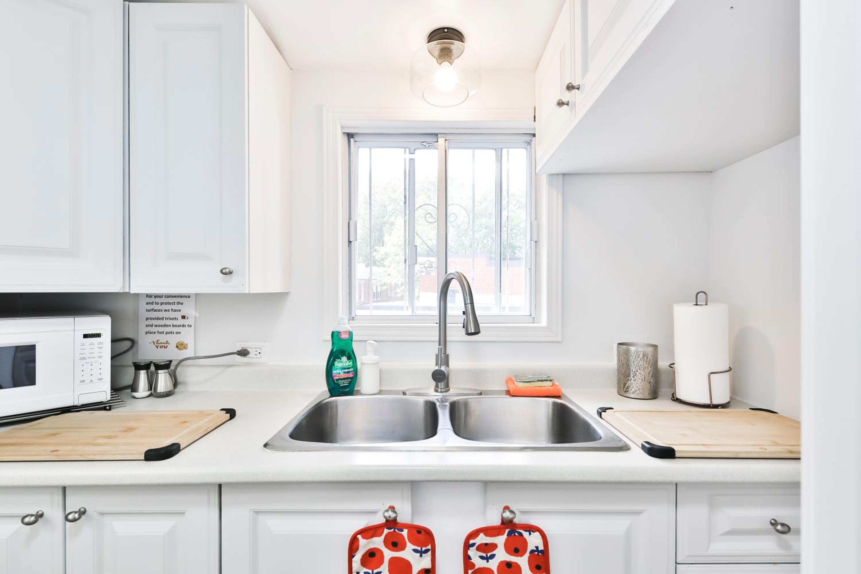 250 METERS to METRO BERRI UQAM - Spacious fully equipped APARTMENTS - 1 FREE PARKING per unit - in-unit Washer & Dryer - fully stocked KITCHEN - WORKSPACE 