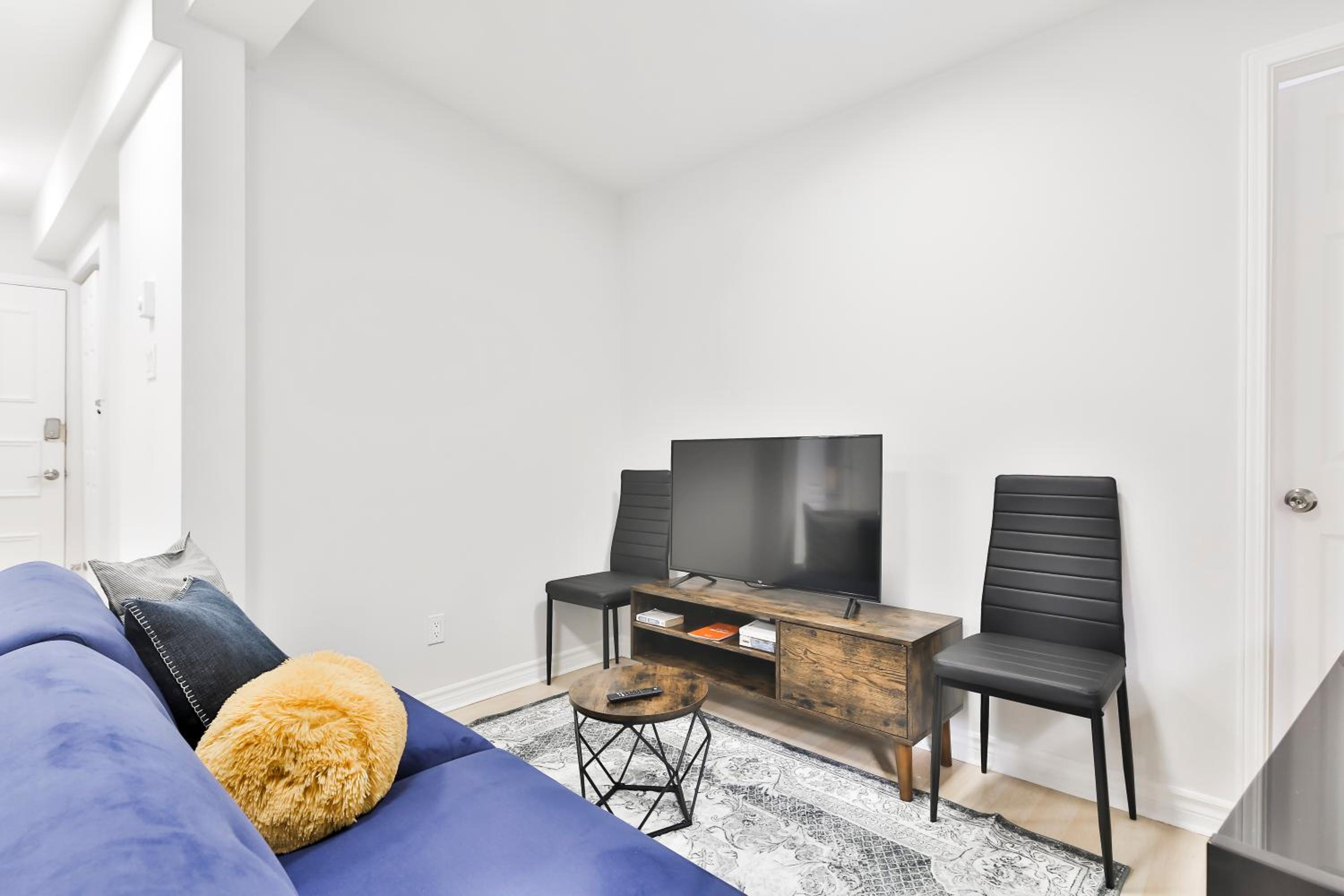 250 METERS to METRO BERRI UQAM - Spacious fully equipped APARTMENTS - 1 FREE PARKING per unit - in-unit Washer & Dryer - fully stocked KITCHEN - WORKSPACE 