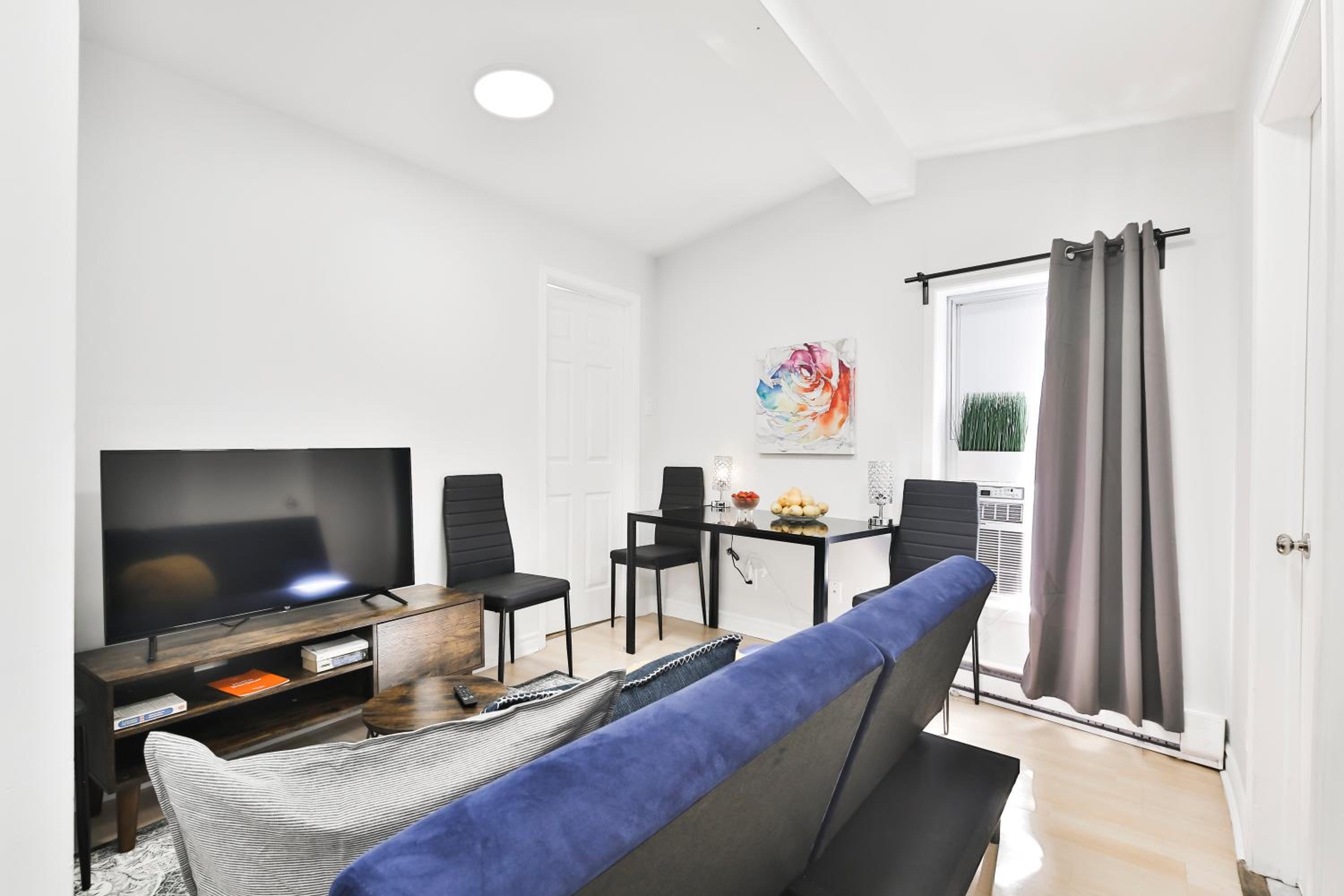 250 METERS to METRO BERRI UQAM - Spacious fully equipped APARTMENTS - 1 FREE PARKING per unit - in-unit Washer & Dryer - fully stocked KITCHEN - WORKSPACE 