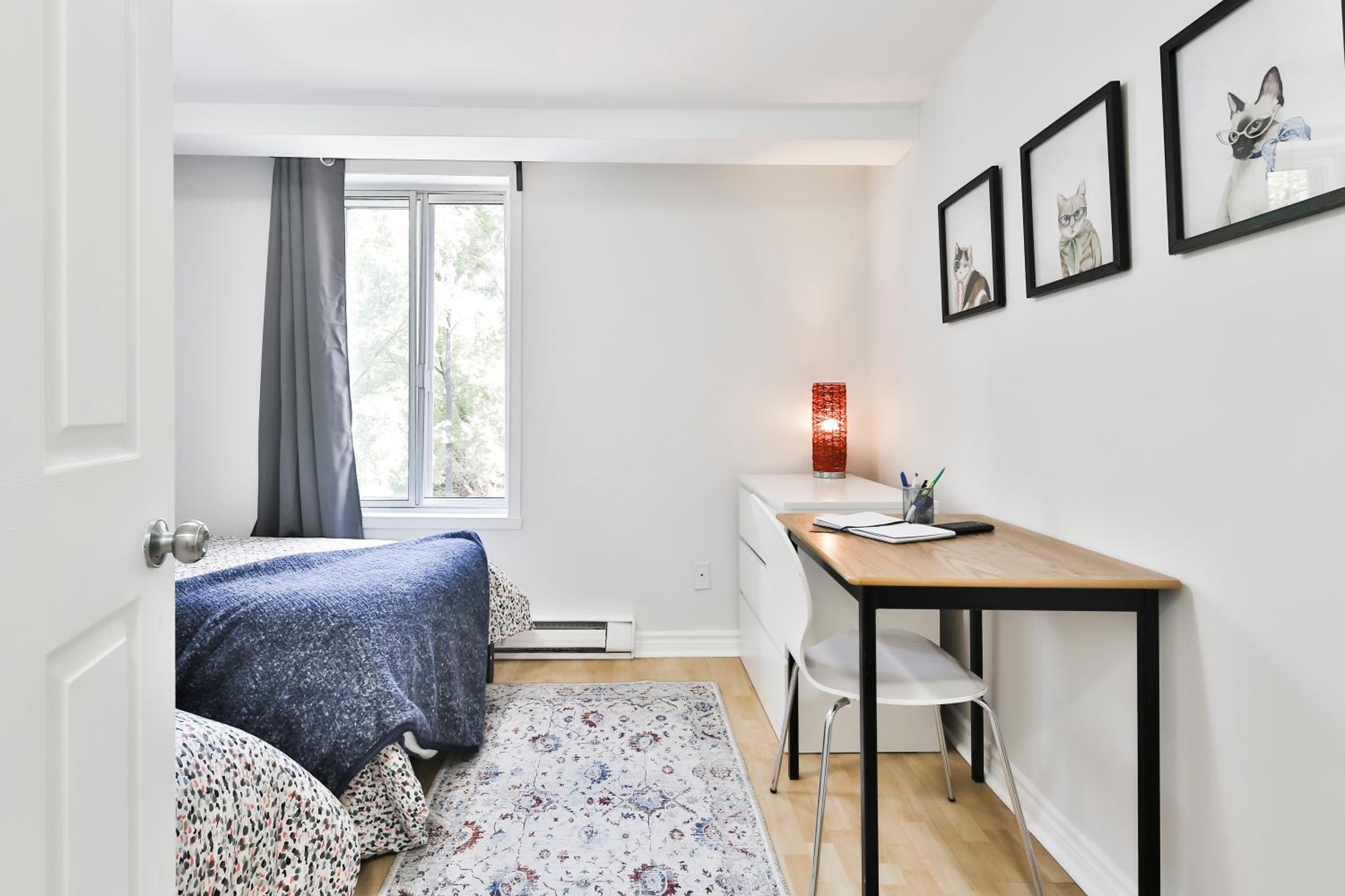 250 METERS to METRO BERRI UQAM - Spacious fully equipped APARTMENTS - 1 FREE PARKING per unit - in-unit Washer & Dryer - fully stocked KITCHEN - WORKSPACE 
