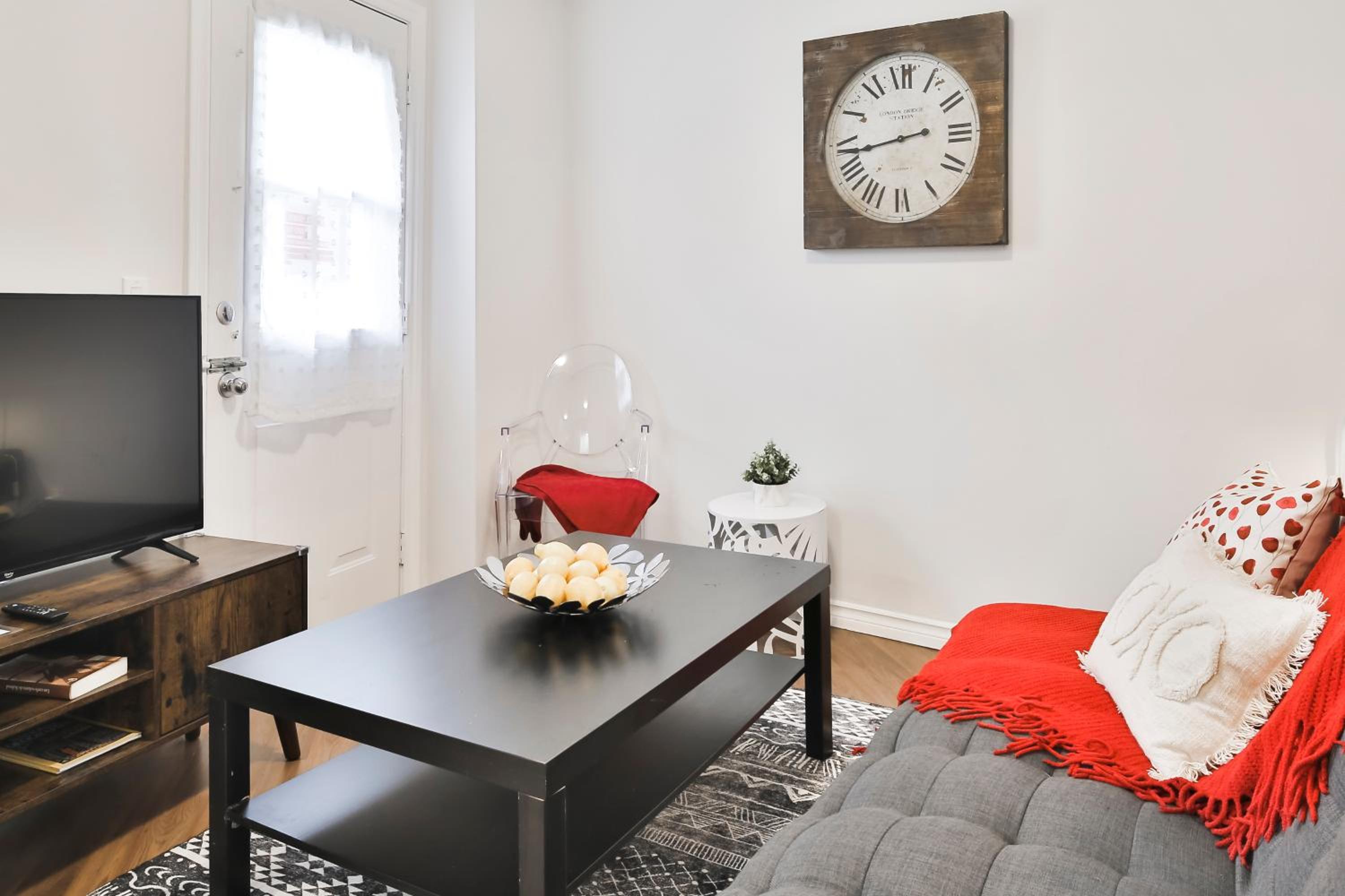 250 METERS to METRO BERRI UQAM - Spacious fully equipped APARTMENTS - 1 FREE PARKING per unit - in-unit Washer & Dryer - fully stocked KITCHEN - WORKSPACE 