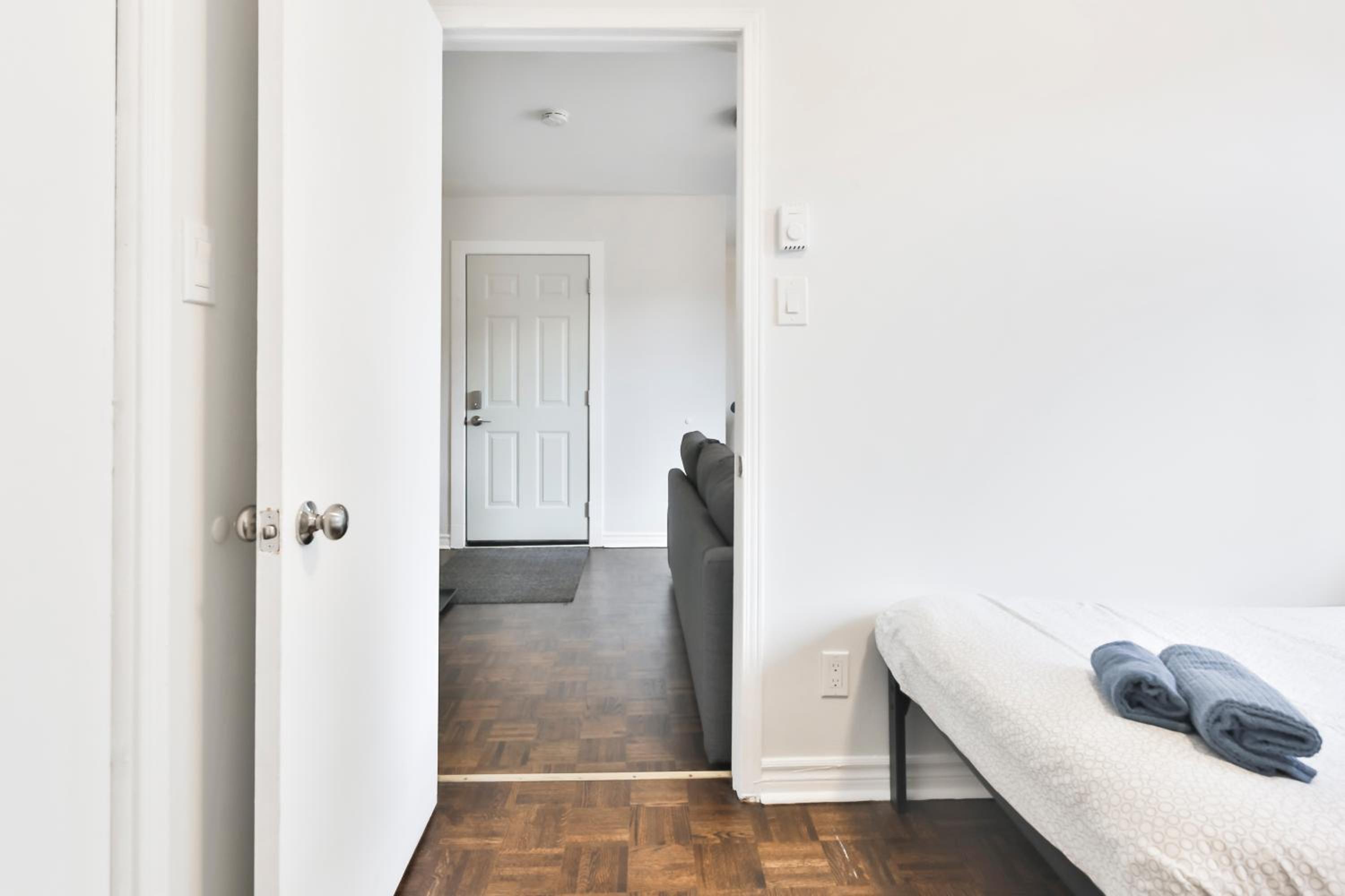 250 METERS to METRO BERRI UQAM - Spacious fully equipped APARTMENTS - 1 FREE PARKING per unit - in-unit Washer & Dryer - fully stocked KITCHEN - WORKSPACE 
