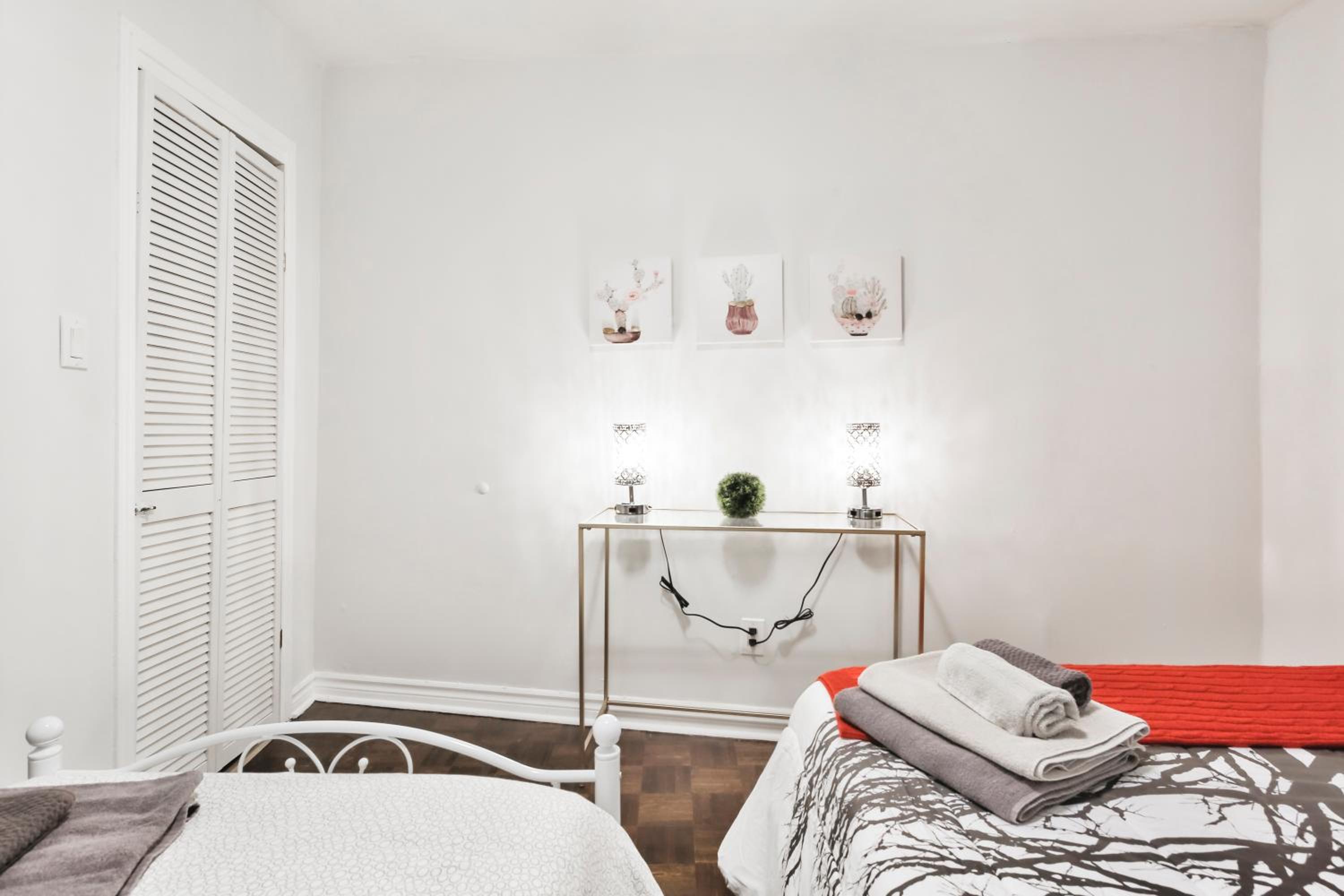 250 METERS to METRO BERRI UQAM - Spacious fully equipped APARTMENTS - 1 FREE PARKING per unit - in-unit Washer & Dryer - fully stocked KITCHEN - WORKSPACE 
