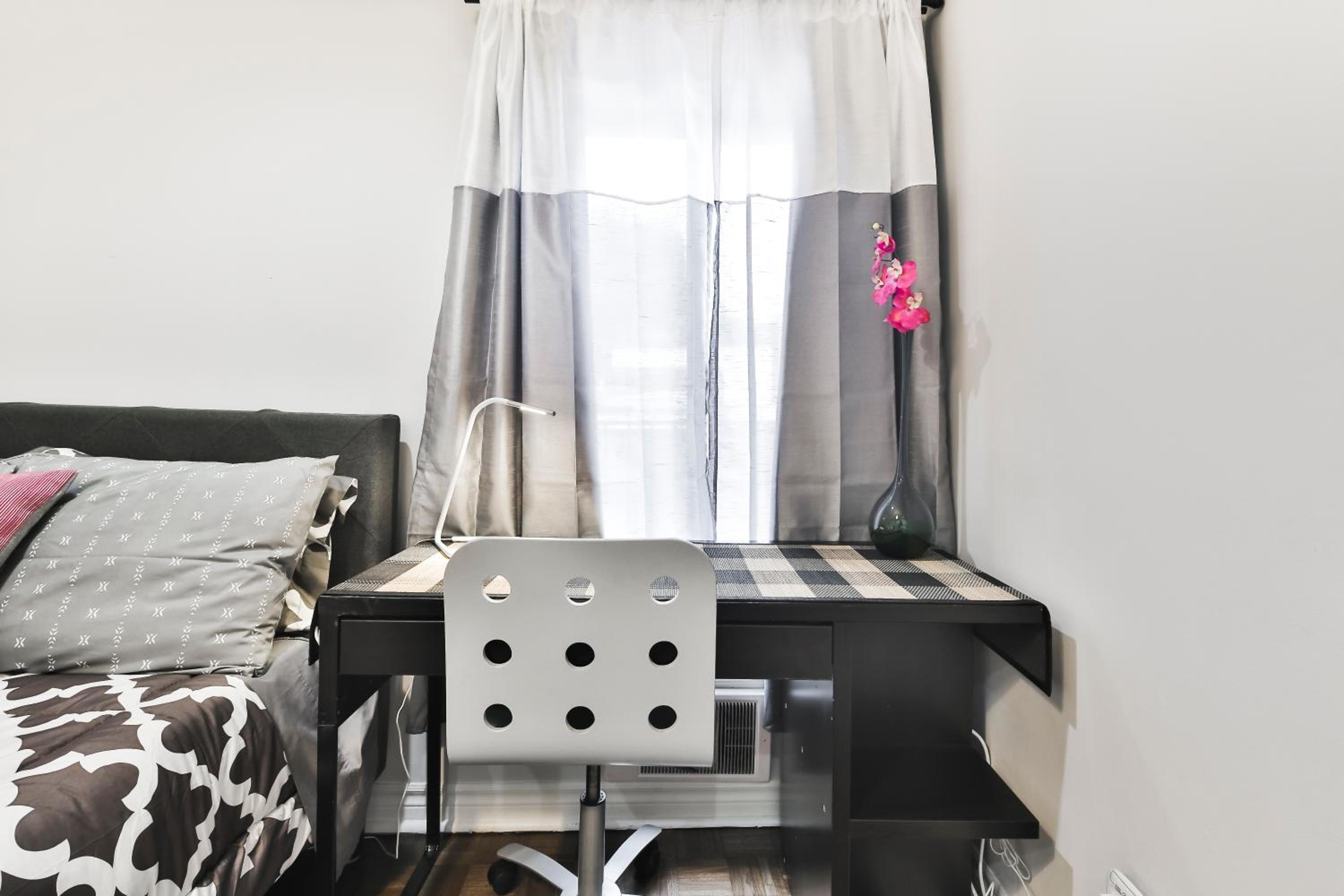 250 METERS to METRO BERRI UQAM - Spacious fully equipped APARTMENTS - 1 FREE PARKING per unit - in-unit Washer & Dryer - fully stocked KITCHEN - WORKSPACE 