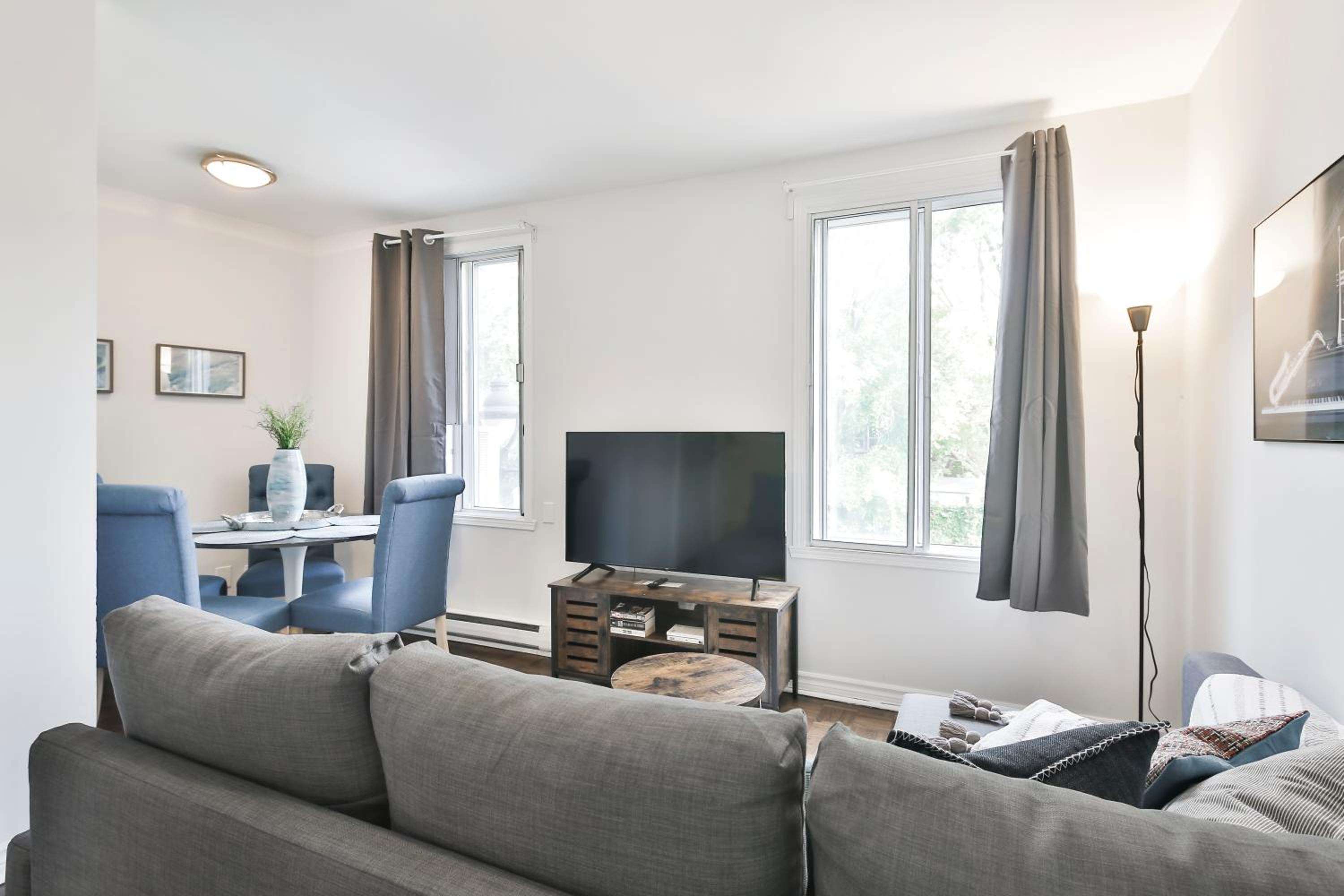 250 METERS to METRO BERRI UQAM - Spacious fully equipped APARTMENTS - 1 FREE PARKING per unit - in-unit Washer & Dryer - fully stocked KITCHEN - WORKSPACE 