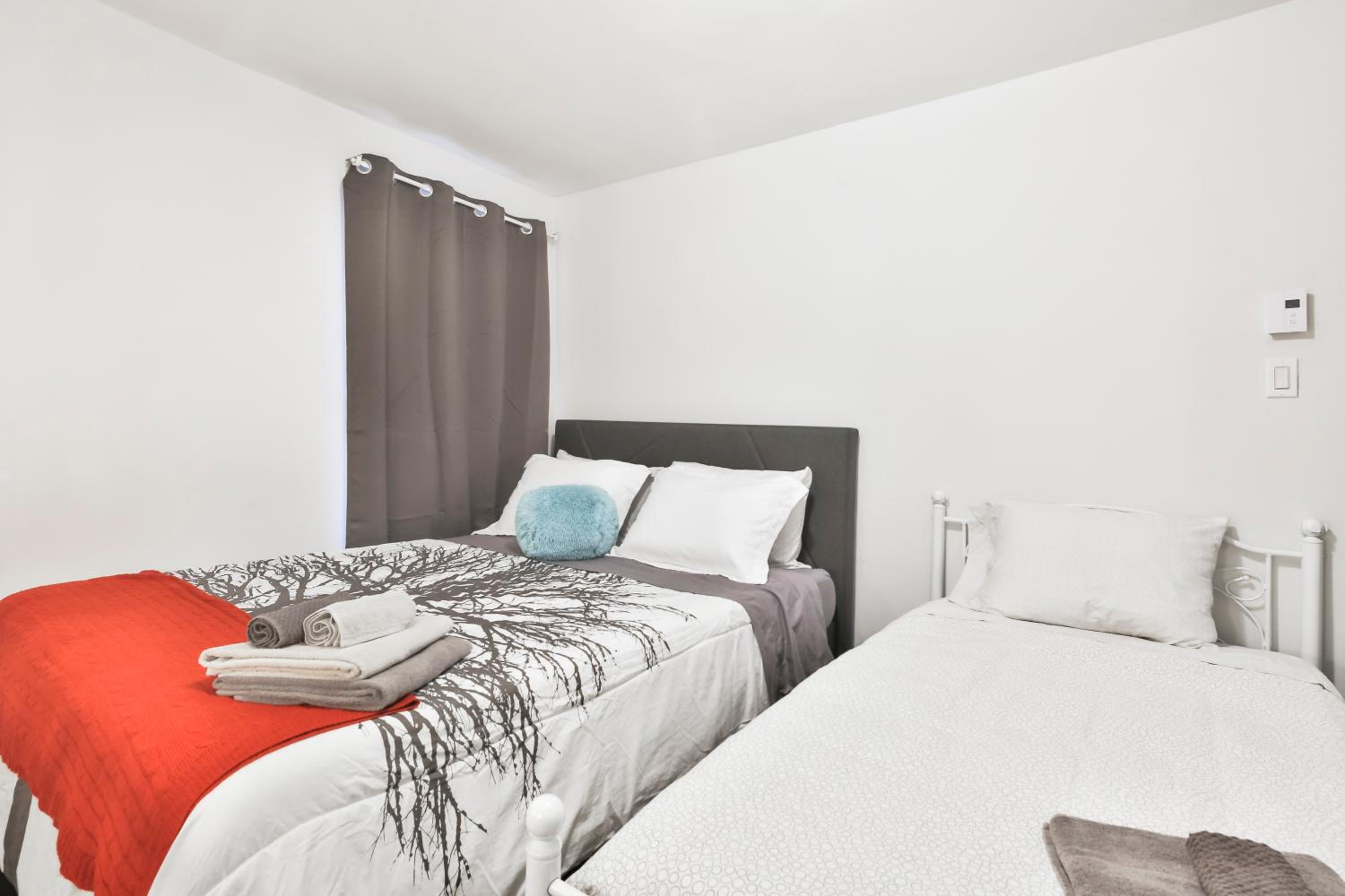 250 METERS to METRO BERRI UQAM - Spacious fully equipped APARTMENTS - 1 FREE PARKING per unit - in-unit Washer & Dryer - fully stocked KITCHEN - WORKSPACE 