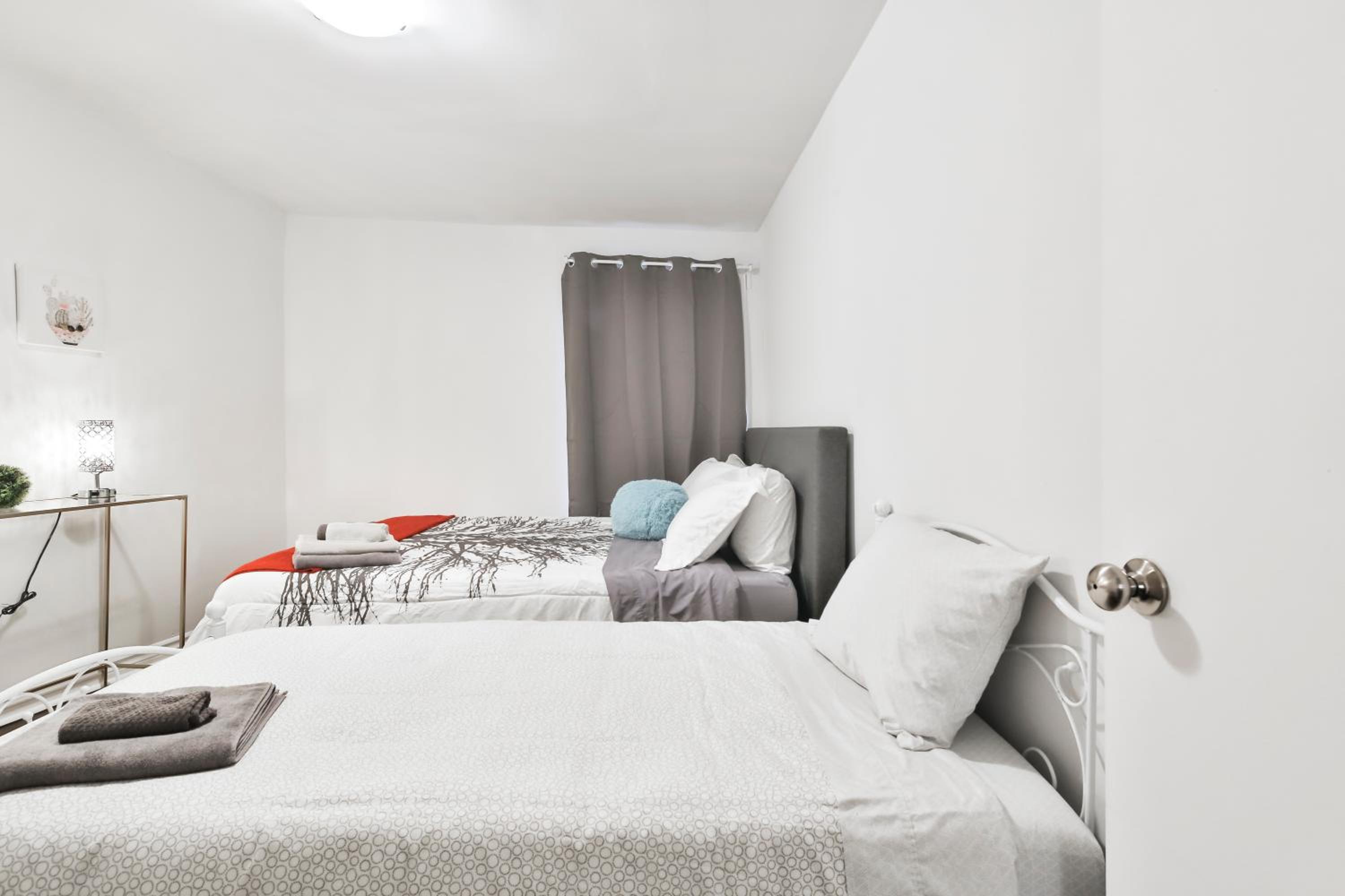 250 METERS to METRO BERRI UQAM - Spacious fully equipped APARTMENTS - 1 FREE PARKING per unit - in-unit Washer & Dryer - fully stocked KITCHEN - WORKSPACE 