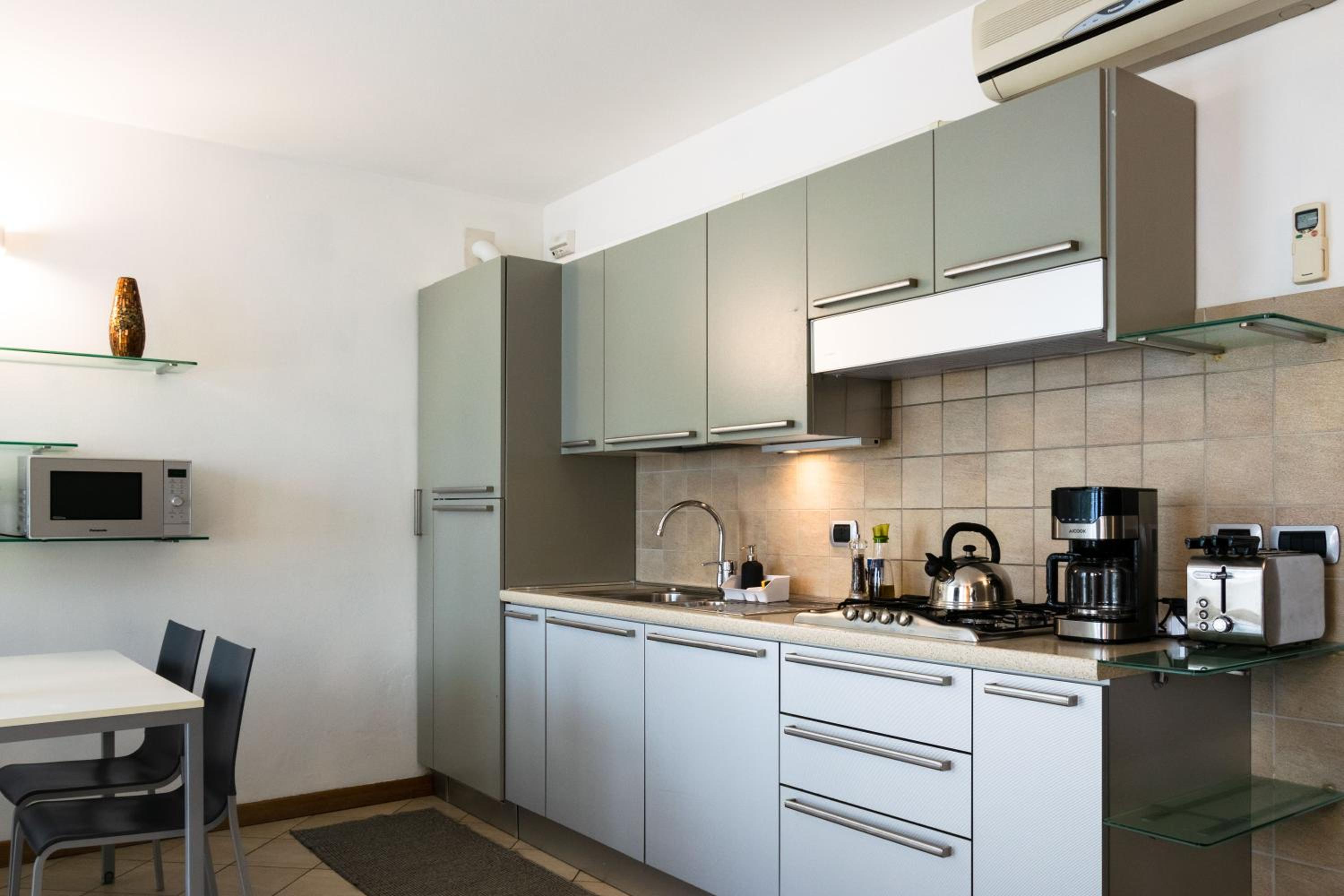Riva Central Apartment - Free Parking view 3