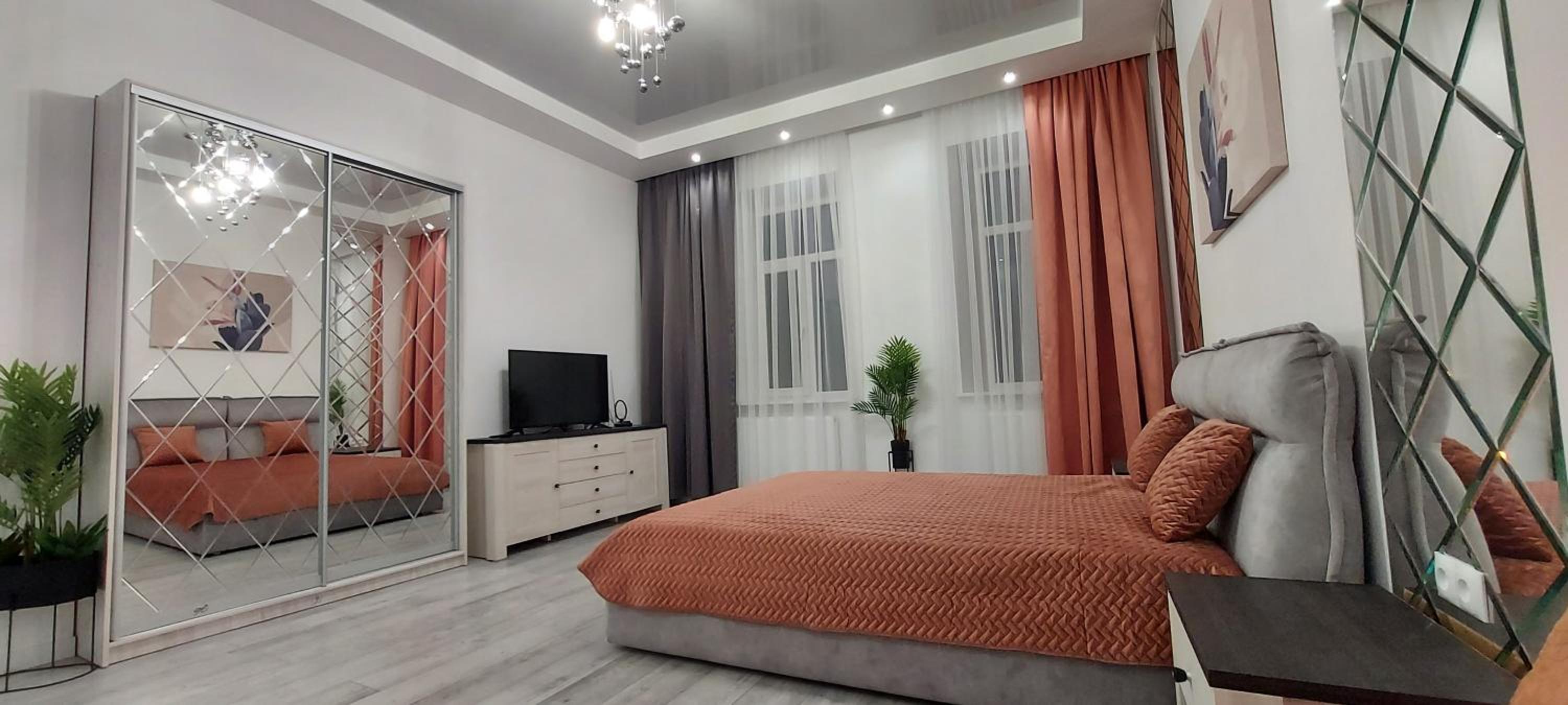 1 Bedroom Apartment on B. Khmelnytskogho - centre view 2