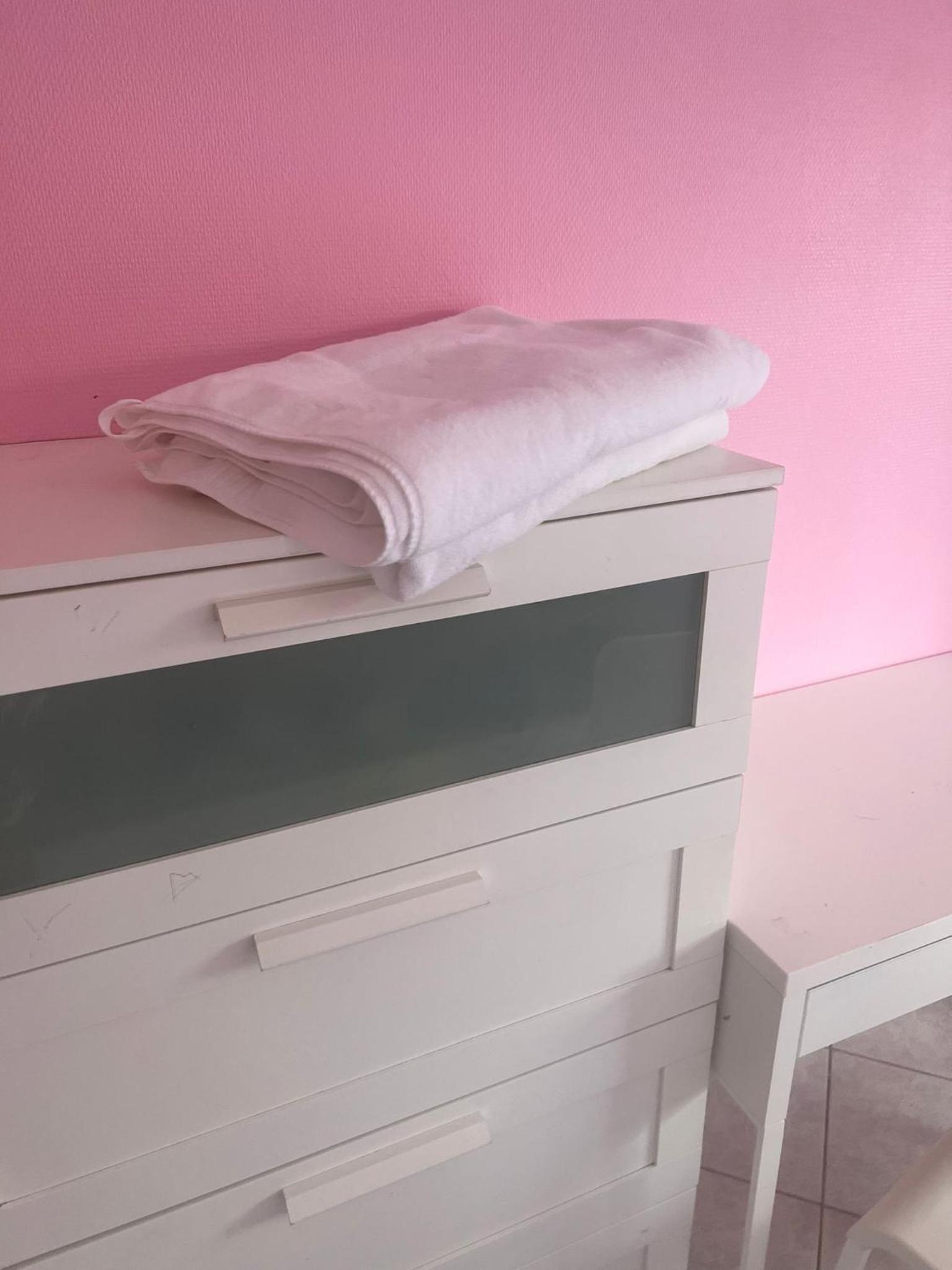 Large Room in Schuttrange Free Parking 10mins to Airport Excellent Customer Services