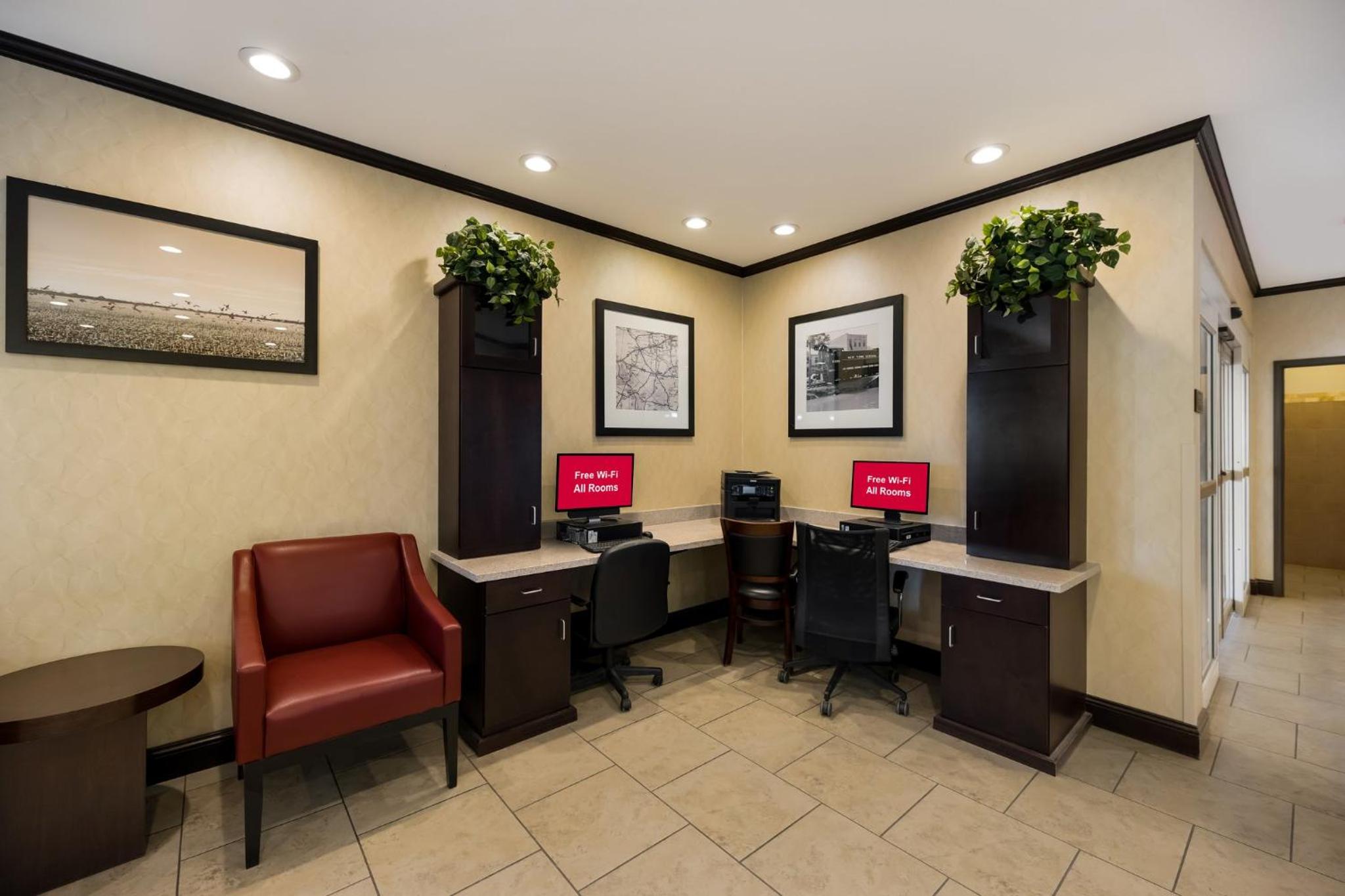 Pecos Vacations - Red Roof Inn Pecos - Property Image 6
