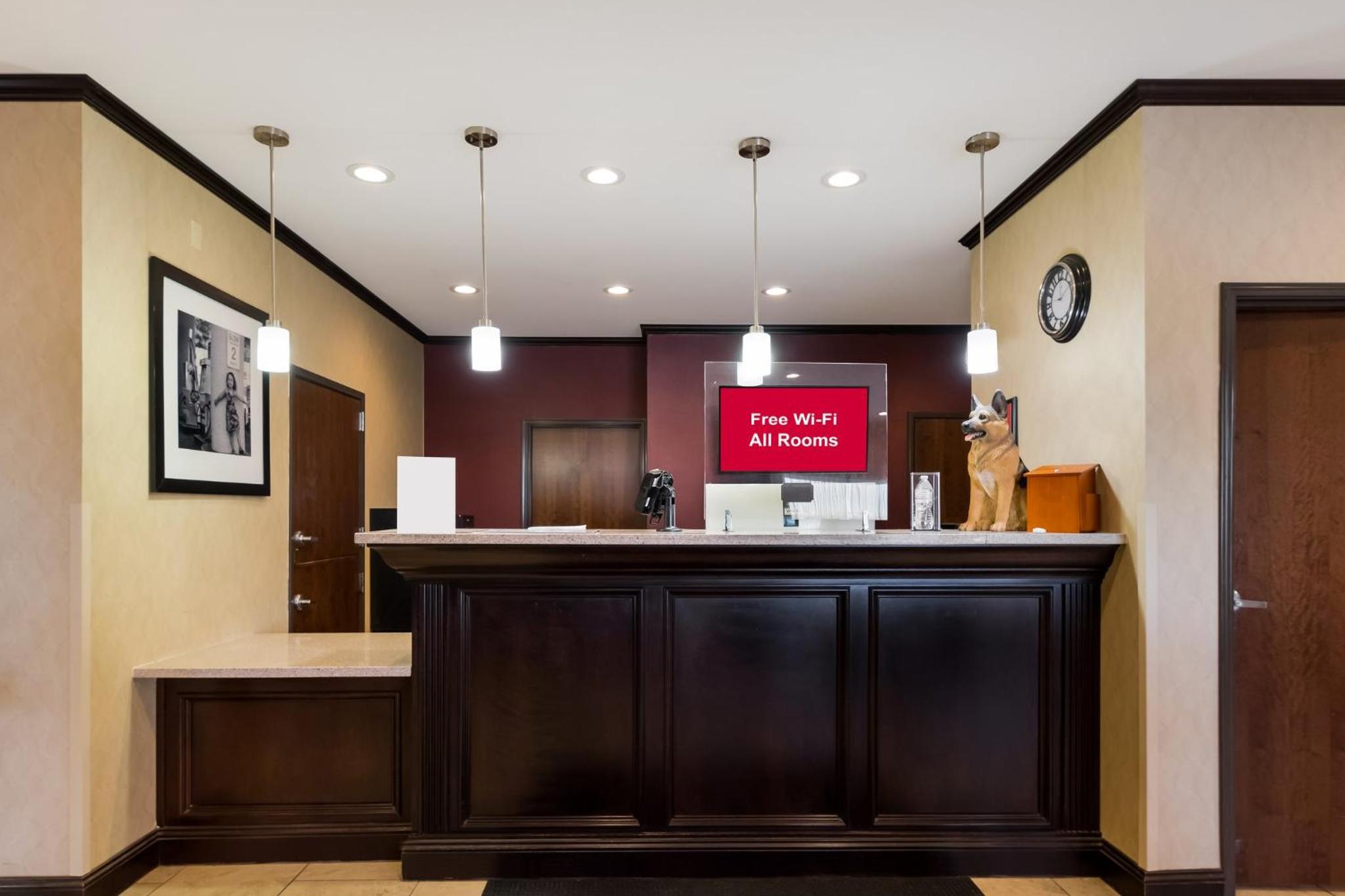 Pecos Vacations - Red Roof Inn Pecos - Property Image 2