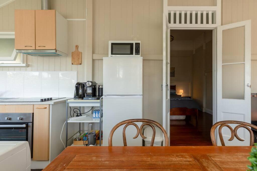 Quaint & Cosy 1 Bedroom Apartment in Queenslander.