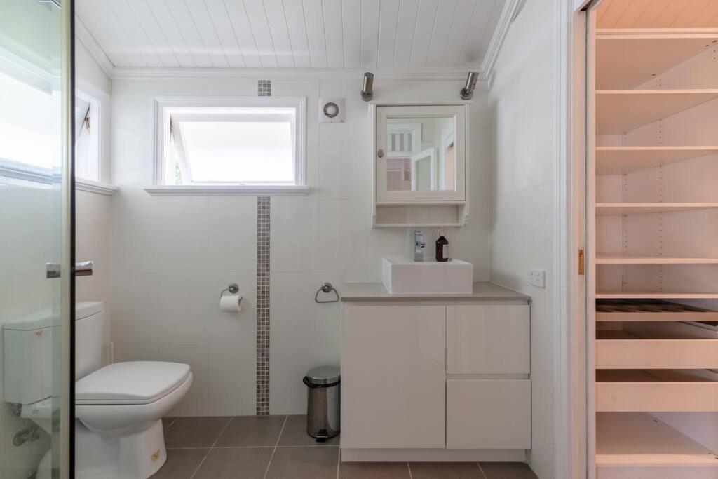 Quaint & Cosy 1 Bedroom Apartment in Queenslander.