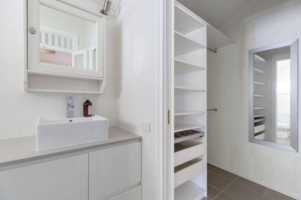 Quaint & Cosy 1 Bedroom Apartment in Queenslander.