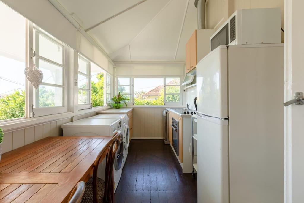 Quaint & Cosy 1 Bedroom Apartment in Queenslander.
