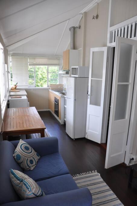Quaint & Cosy 1 Bedroom Apartment in Queenslander.