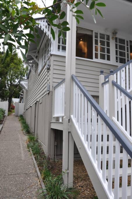 Quaint & Cosy 1 Bedroom Apartment in Queenslander.