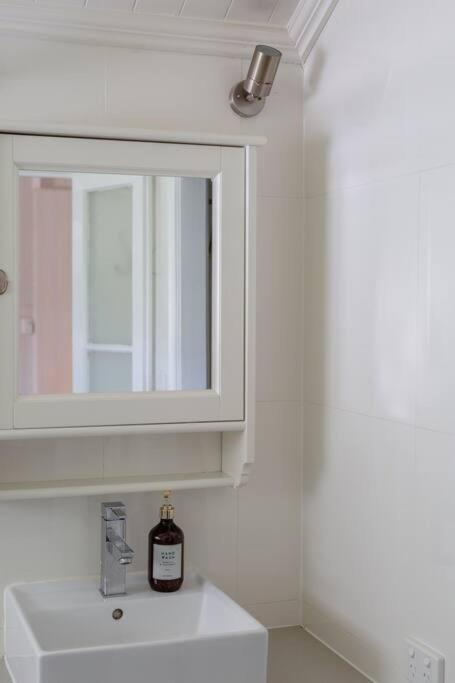 Quaint & Cosy 1 Bedroom Apartment in Queenslander.