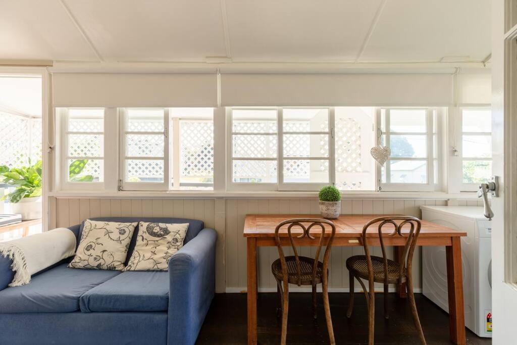Quaint & Cosy 1 Bedroom Apartment in Queenslander.