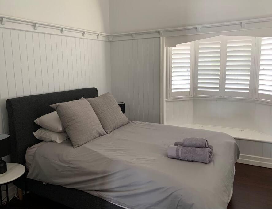 Charming 1920's 4Br freestanding Plantation Qldr.
