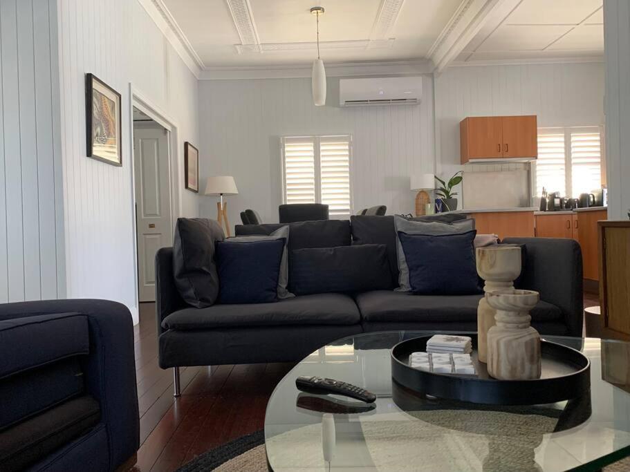 Charming 1920's 4Br freestanding Plantation Qldr.